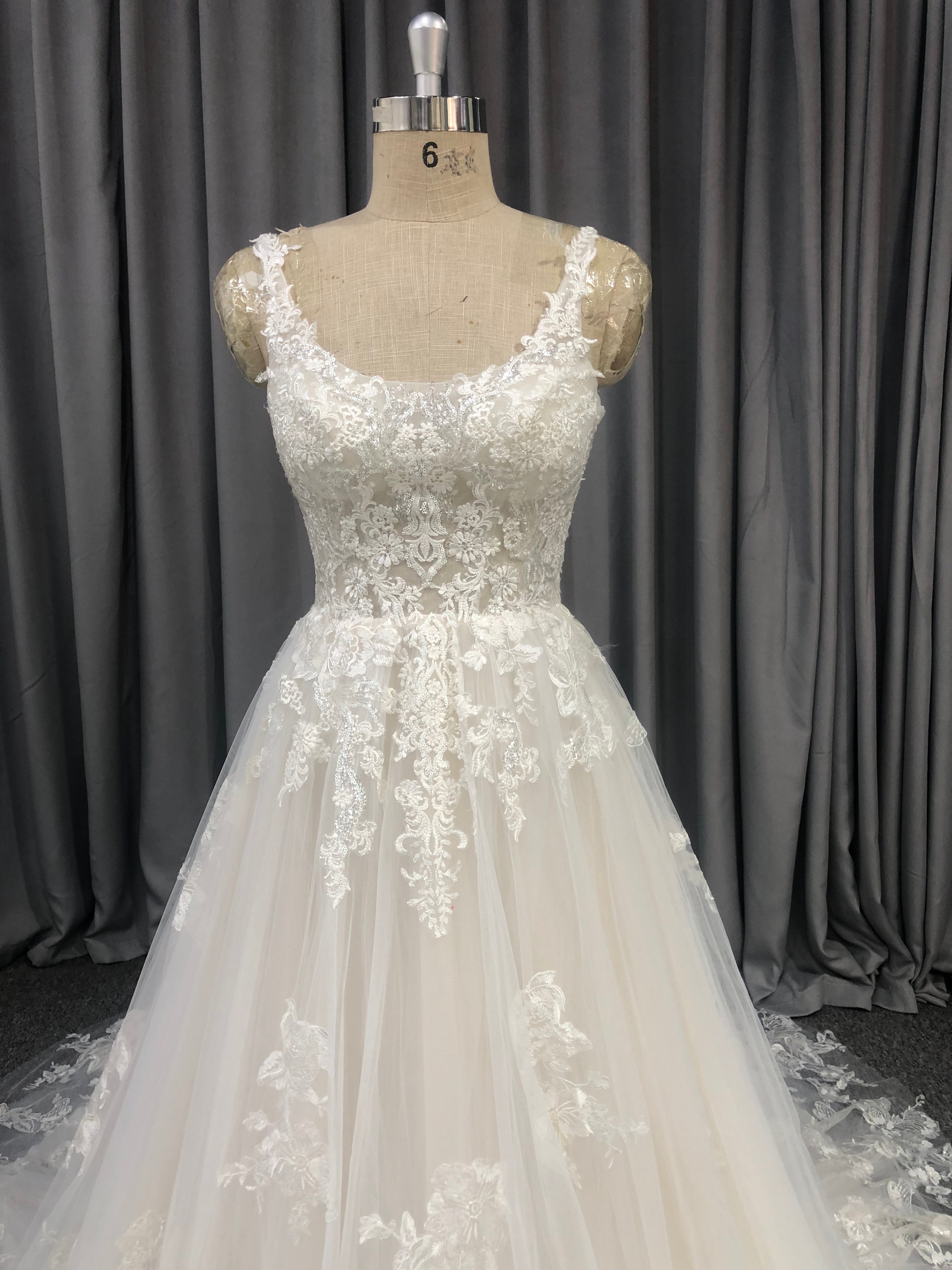 A-Line Scoop Lace Sequins Appliqued Tulle Wedding Dress