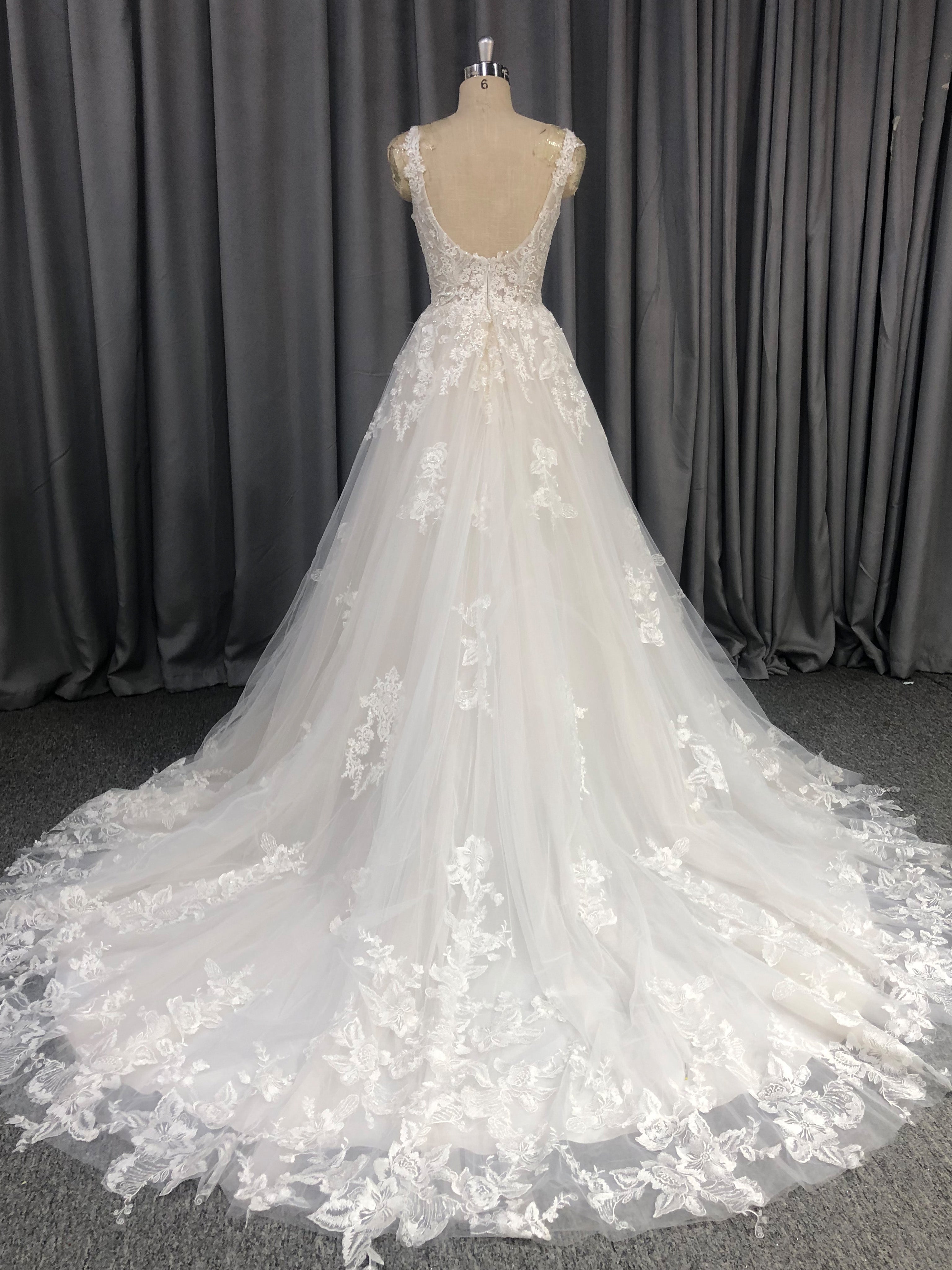 A-Line Scoop Lace Sequins Appliqued Tulle Wedding Dress