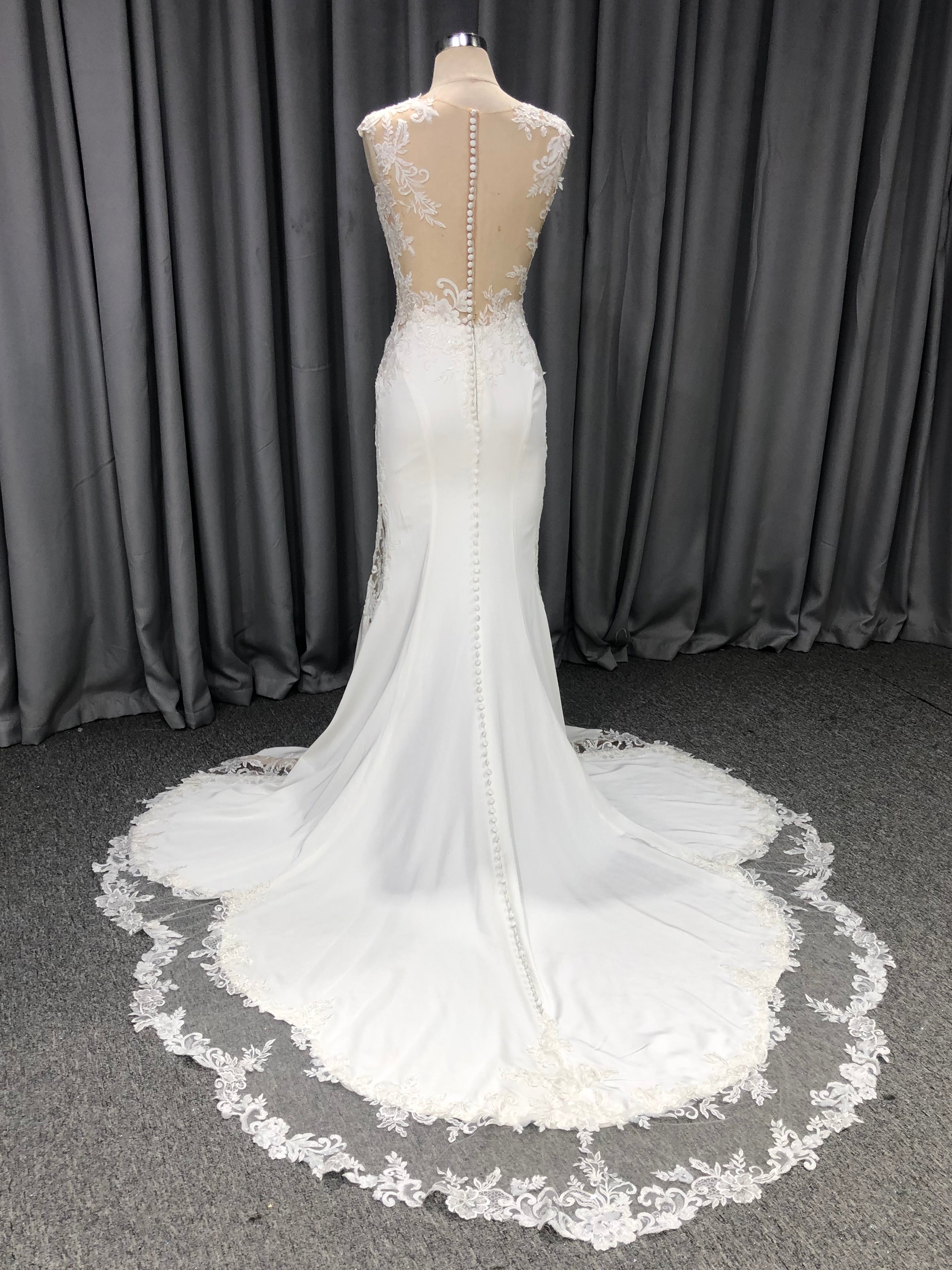 Round Neck Sleeveless Lace Appliques Mermaid Wedding Dress With Train C0006