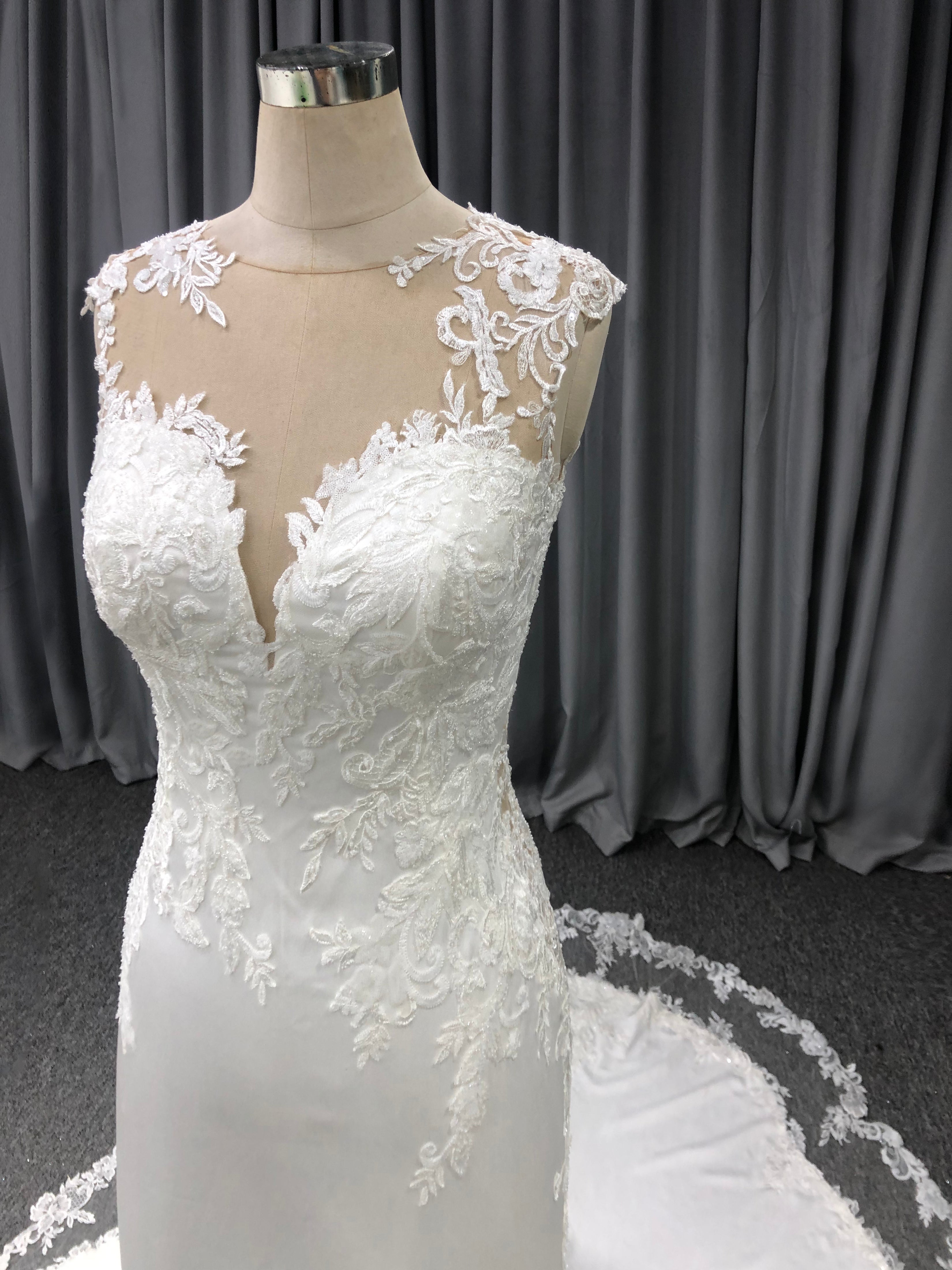 Round Neck Sleeveless Lace Appliques Mermaid Wedding Dress With Train C0006