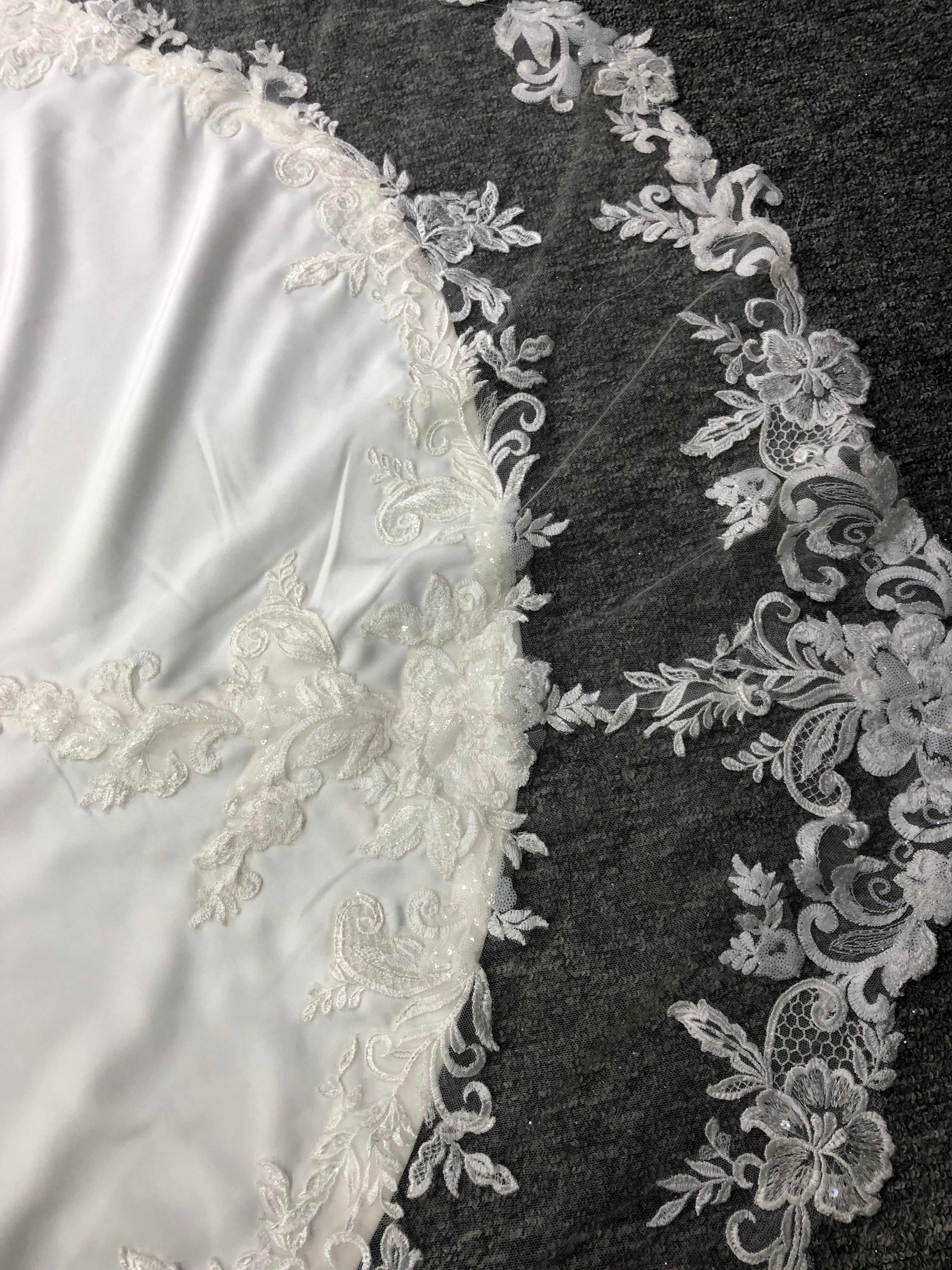 Round Neck Sleeveless Lace Appliques Mermaid Wedding Dress With Train C0006