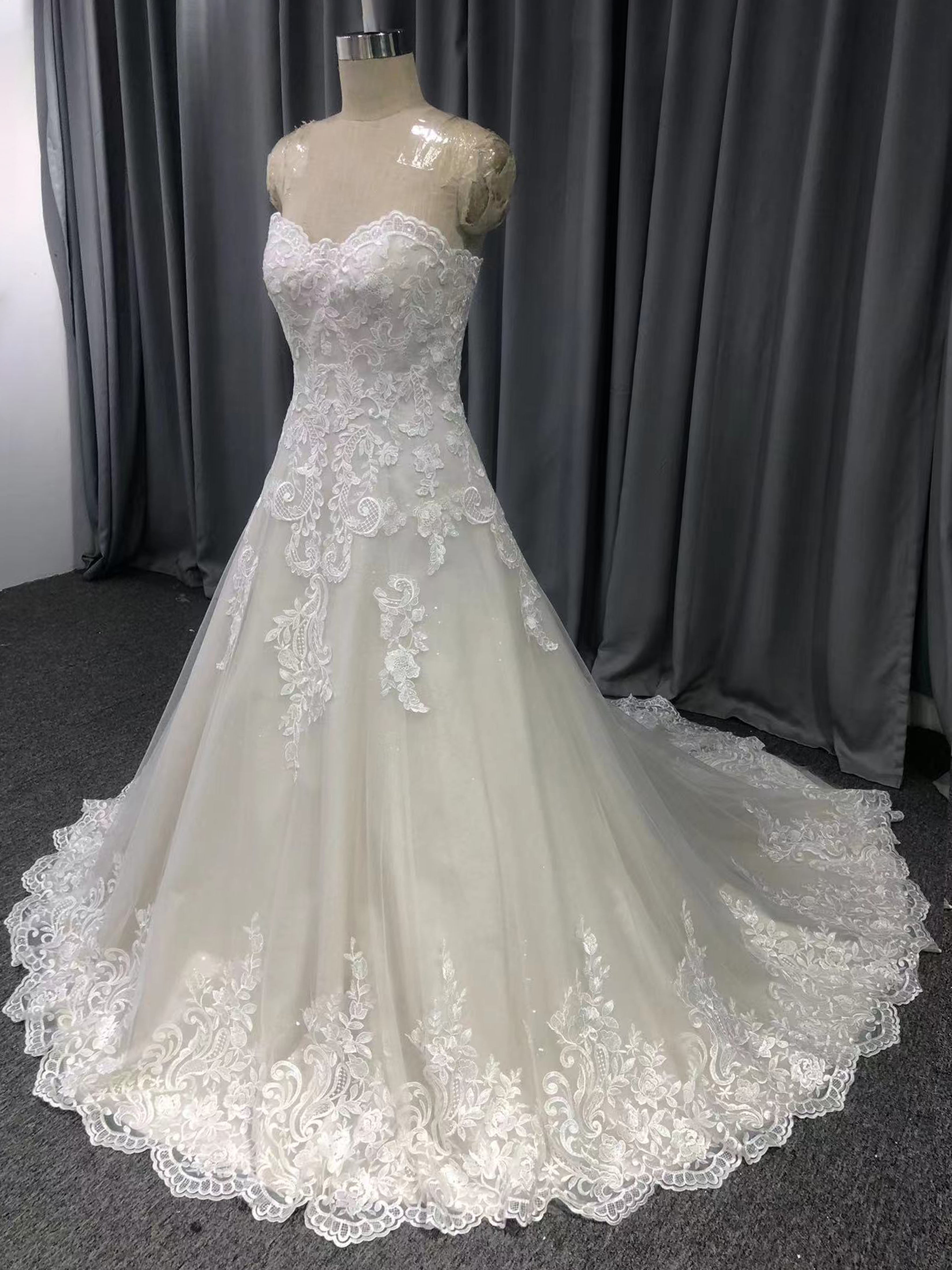 Sweetheart Neck Strapless Lace Appliques A-line Wedding Dress With Train C0009