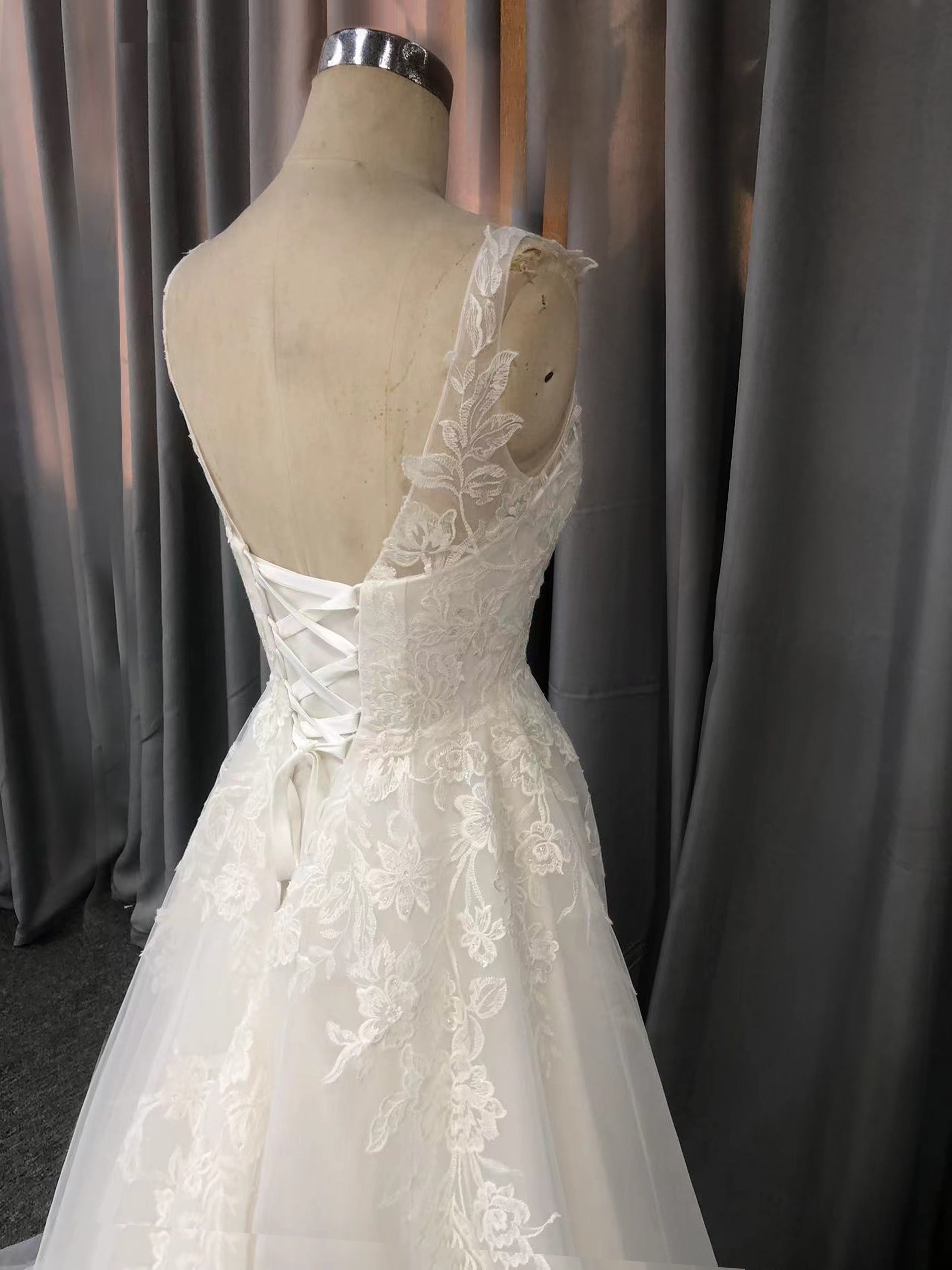 Straps V Neck Lace Appliques A-line Wedding Dress With Train C0010