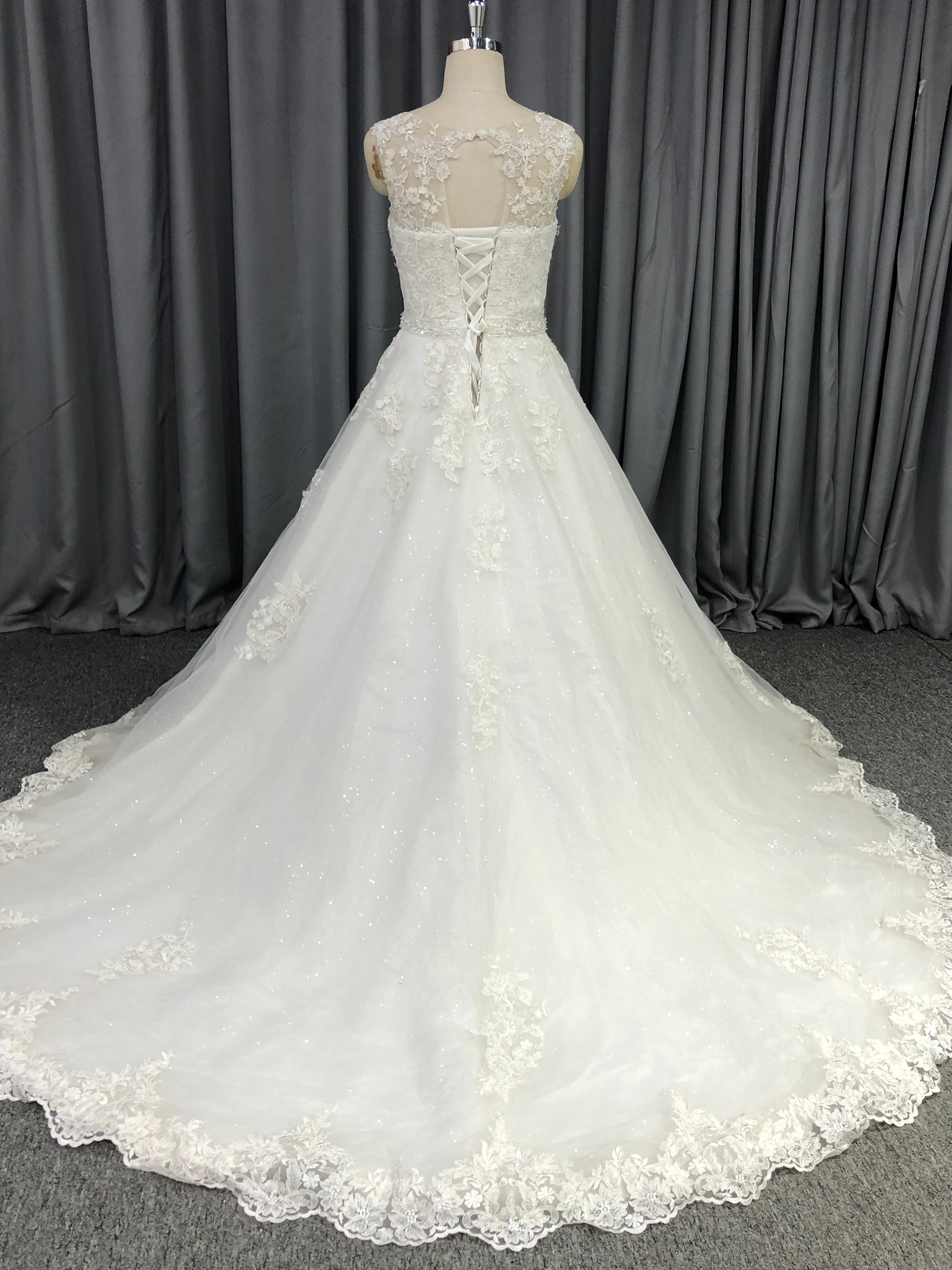 Round Neck Tulle With Lace Appliques A-line Wedding Dress With Train C0018