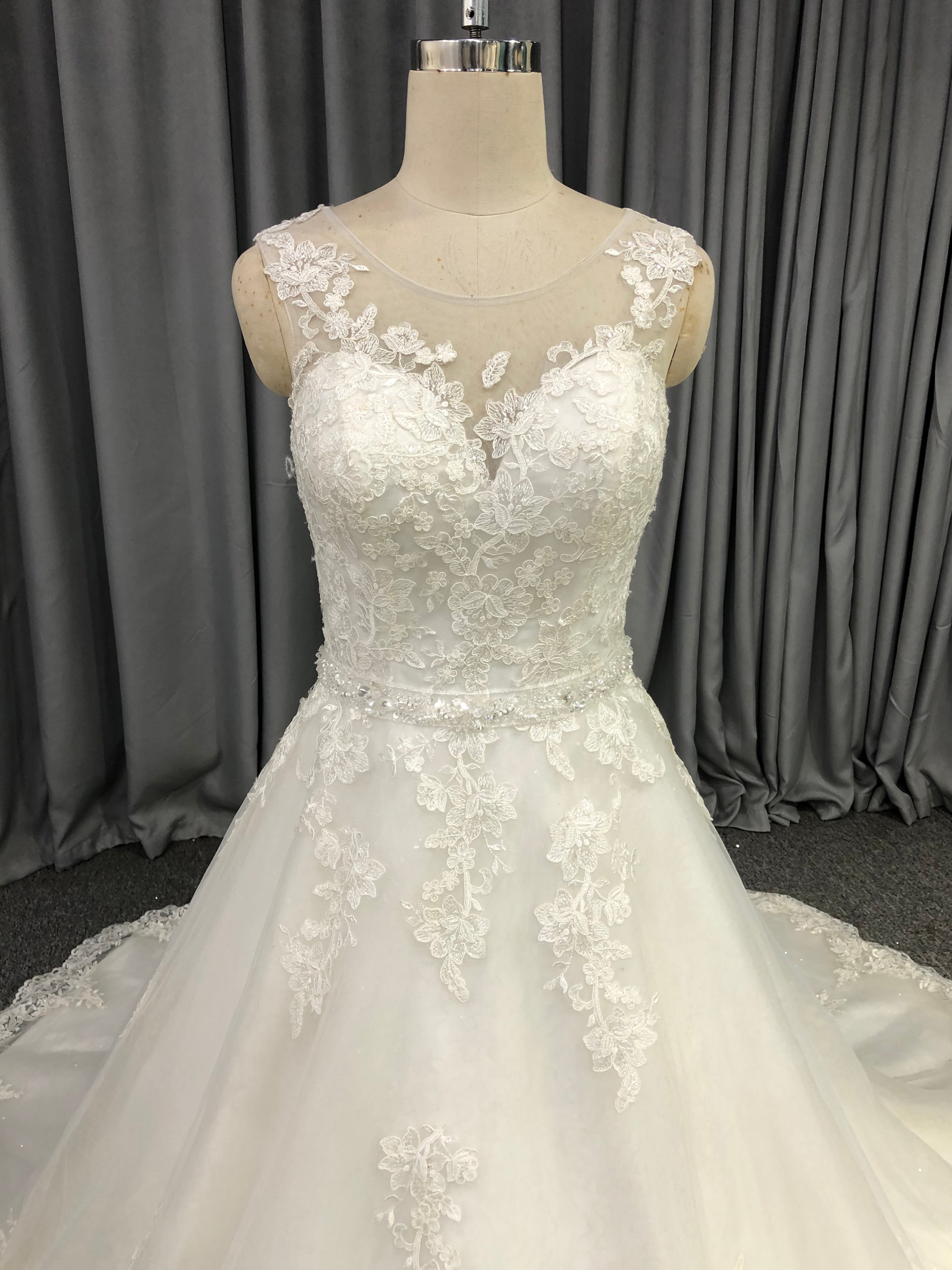 Round Neck Tulle With Lace Appliques A-line Wedding Dress With Train C0018