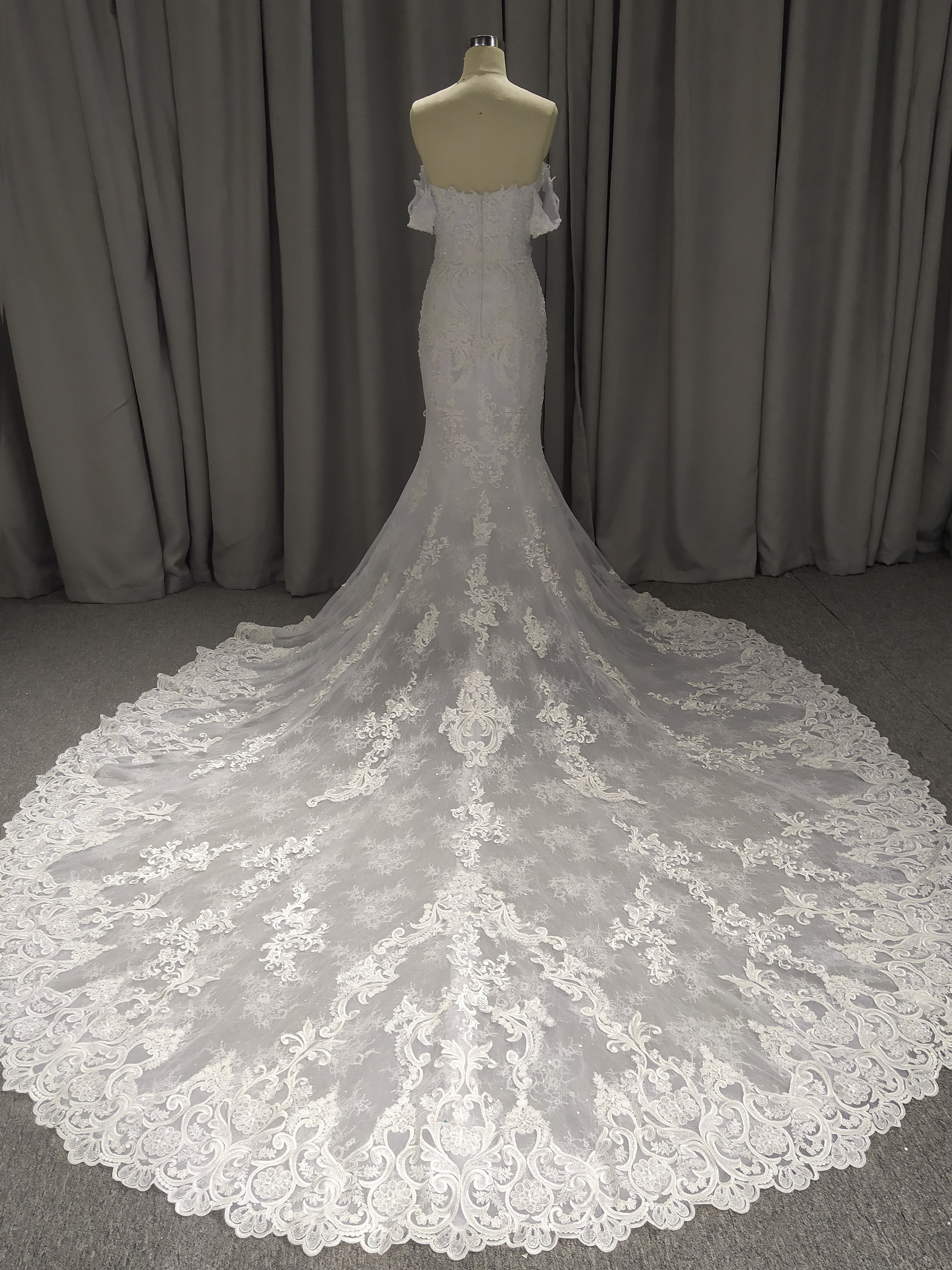 Sweetheart Neck Off The Should Mermaid Wedding Dress With Long Train C0024