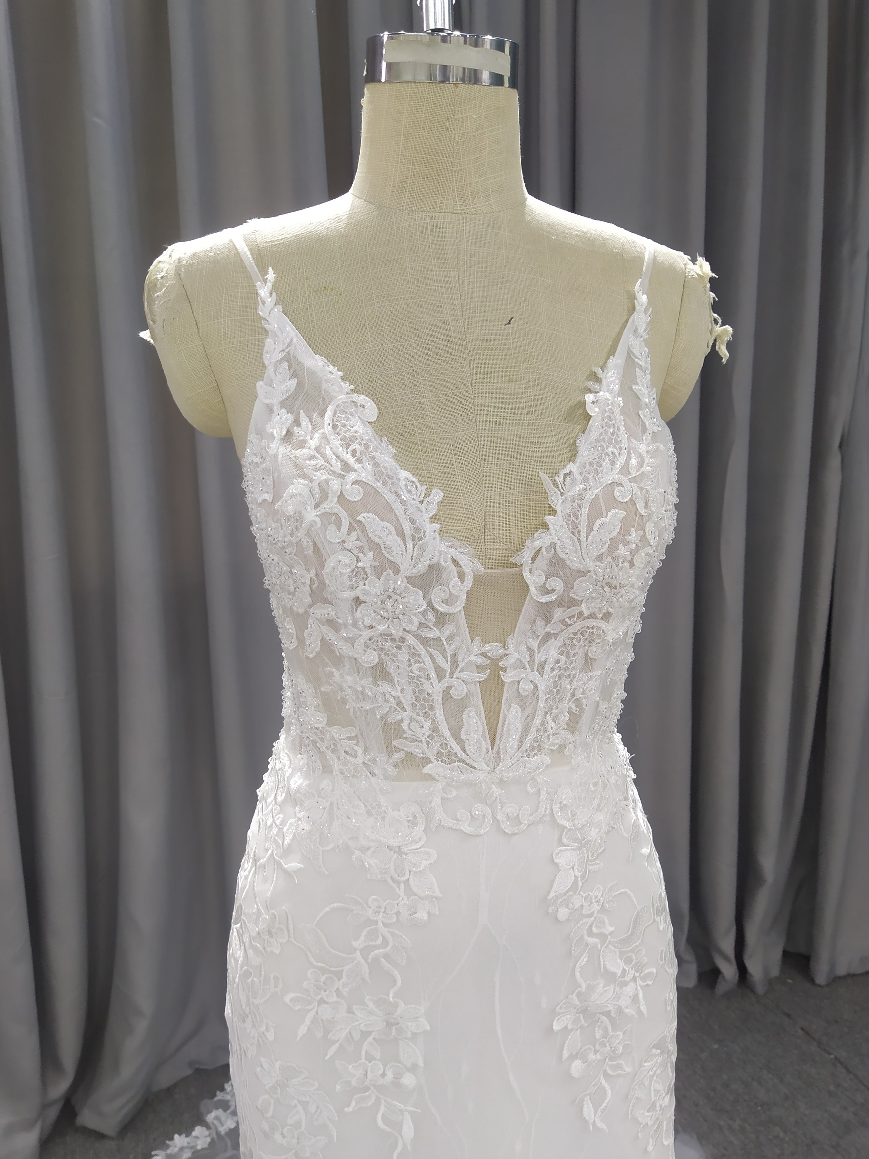 Spaghetti Straps Tulle With Lace Mermaid Wedding Dress With Train C0025