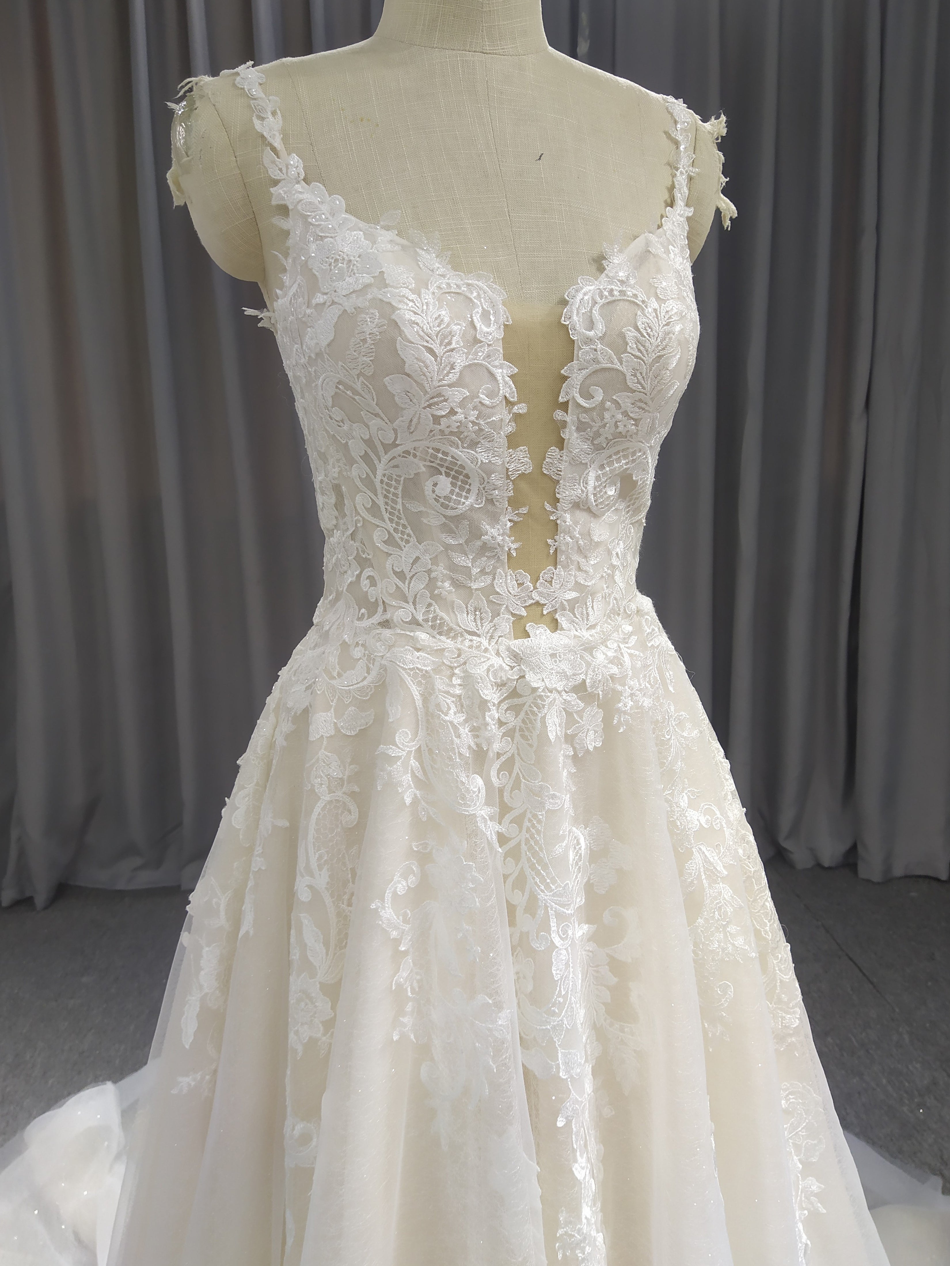 Spaghetti Straps Tulle With Lace A-line Wedding Dress With Train C0028