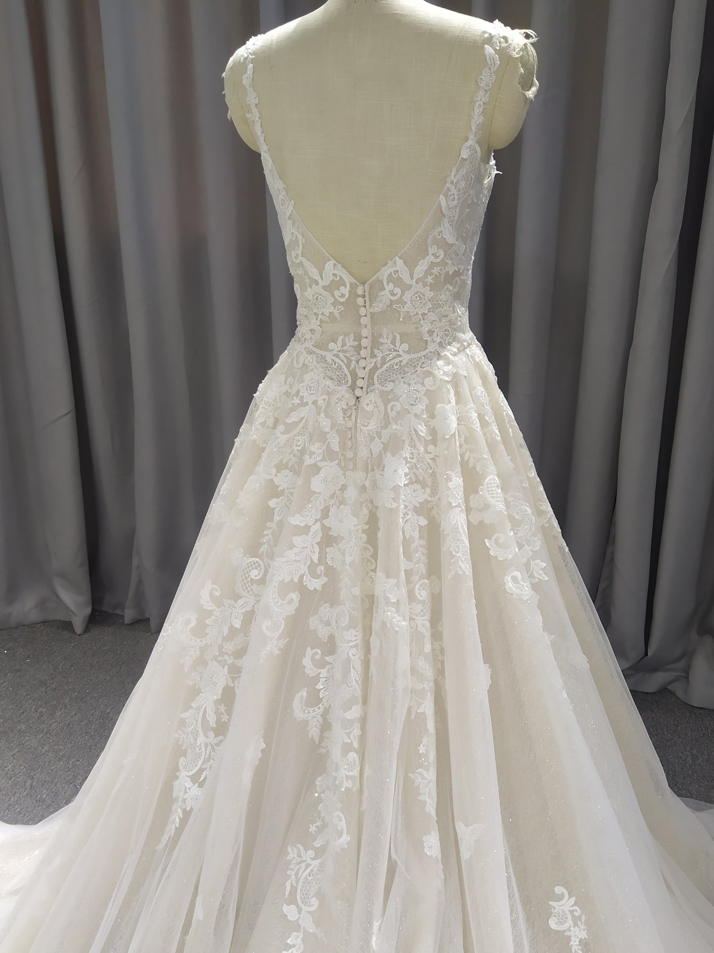 Spaghetti Straps Tulle With Lace A-line  Wedding Dress With  Train C0028