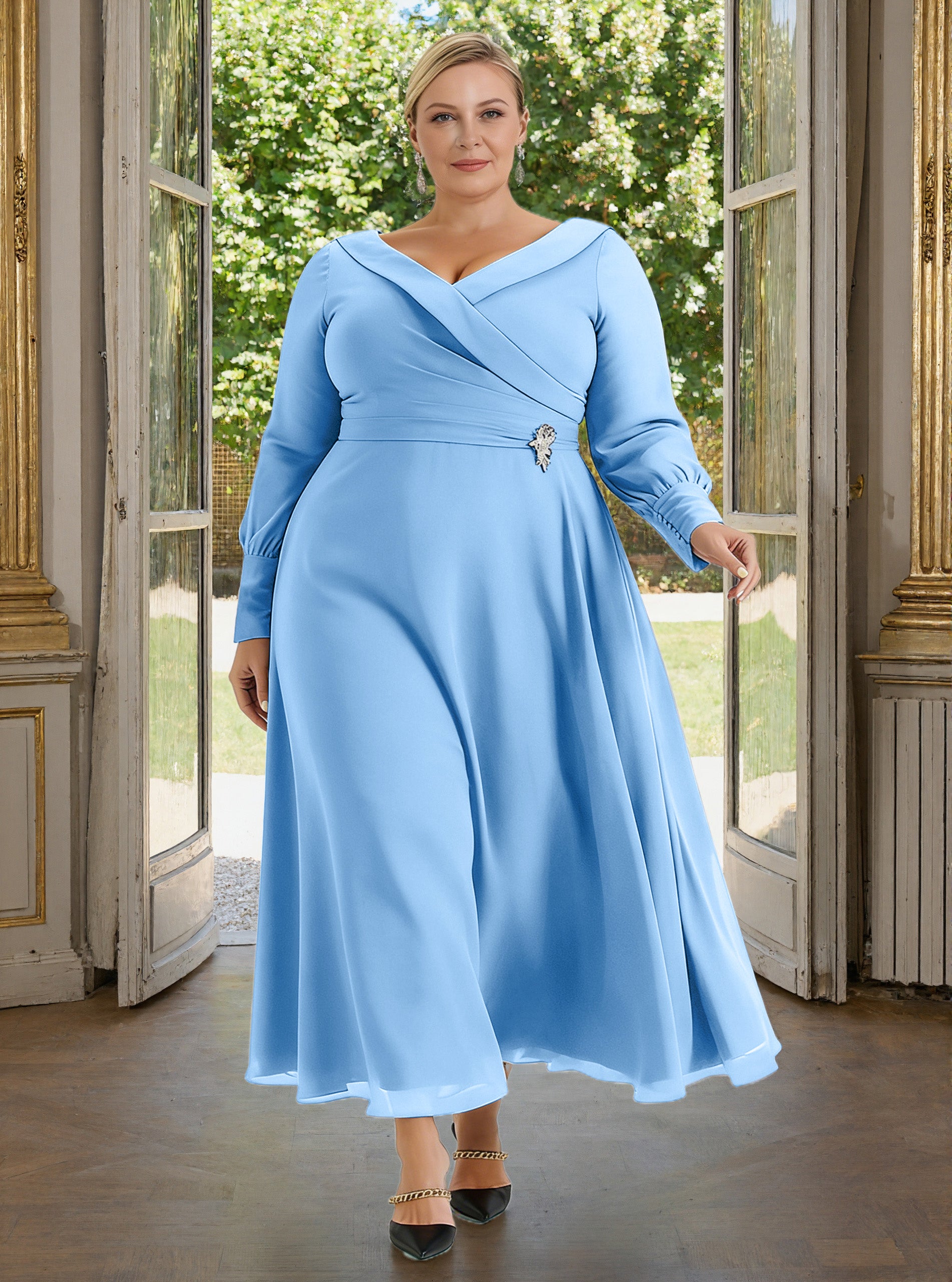 light blue mother of the bride dress plus size Cicinia With Sleeves Long Chiffon A-line Ankle Length Shawl Collar Sweetest Blue Floral Mini collection_Sydney The model is 58 Size:30-31