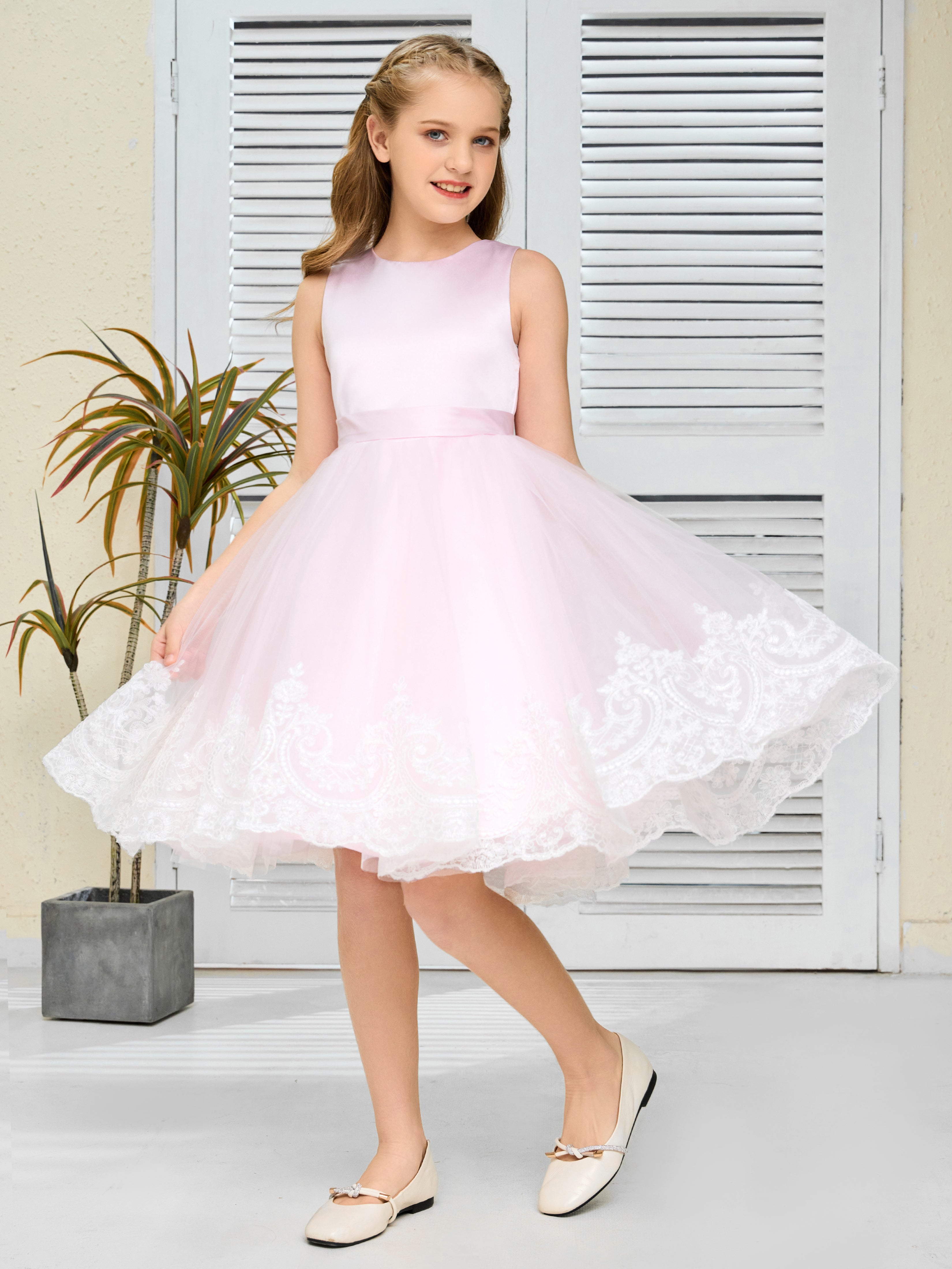 Sleeveless Lace Appliques Tulle Flower Girl Dress with Bow-Knot Sleeveless Lace Appliques Tulle Flower Girl Dress with Bow-Knot