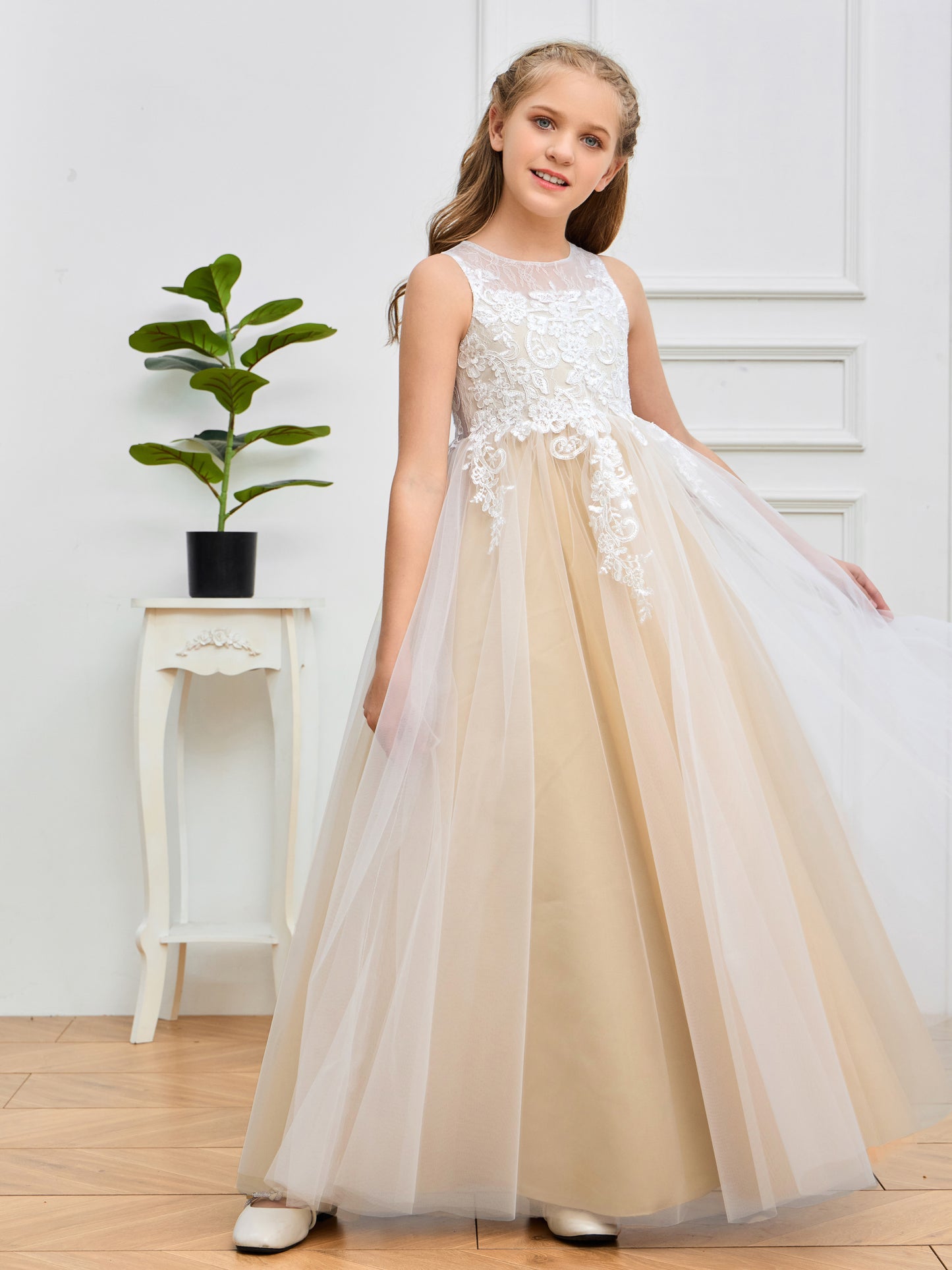Cute Sleeveless Lace Appliques Tulle Flower Girl Dress