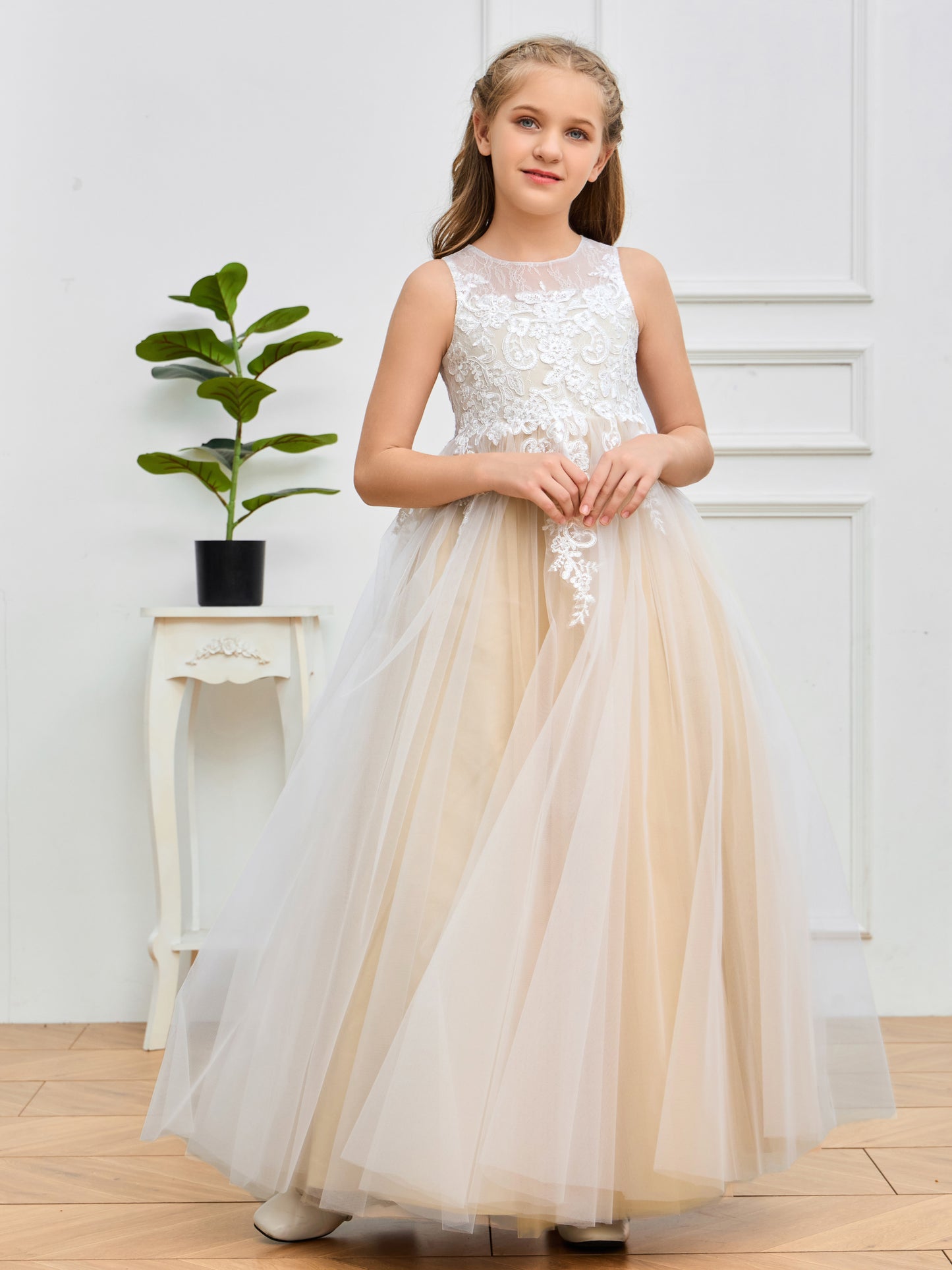 Cute Sleeveless Lace Appliques Tulle Flower Girl Dress