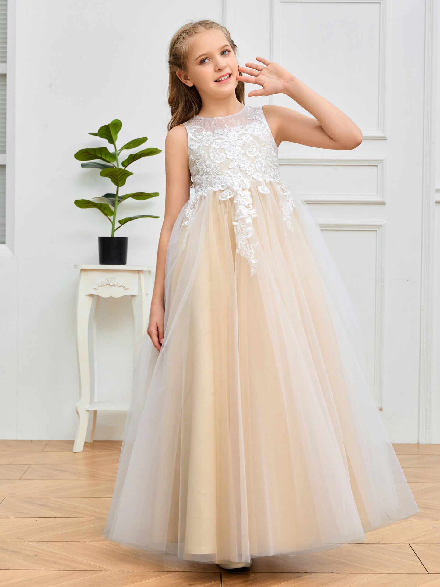 Cute Sleeveless Lace Appliques Tulle Flower Girl Dress
