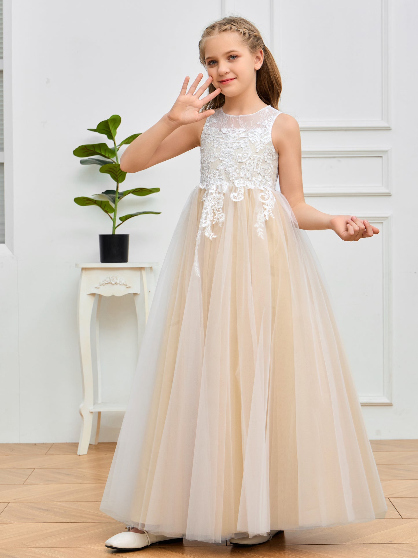 Cute Sleeveless Lace Appliques Tulle Flower Girl Dress
