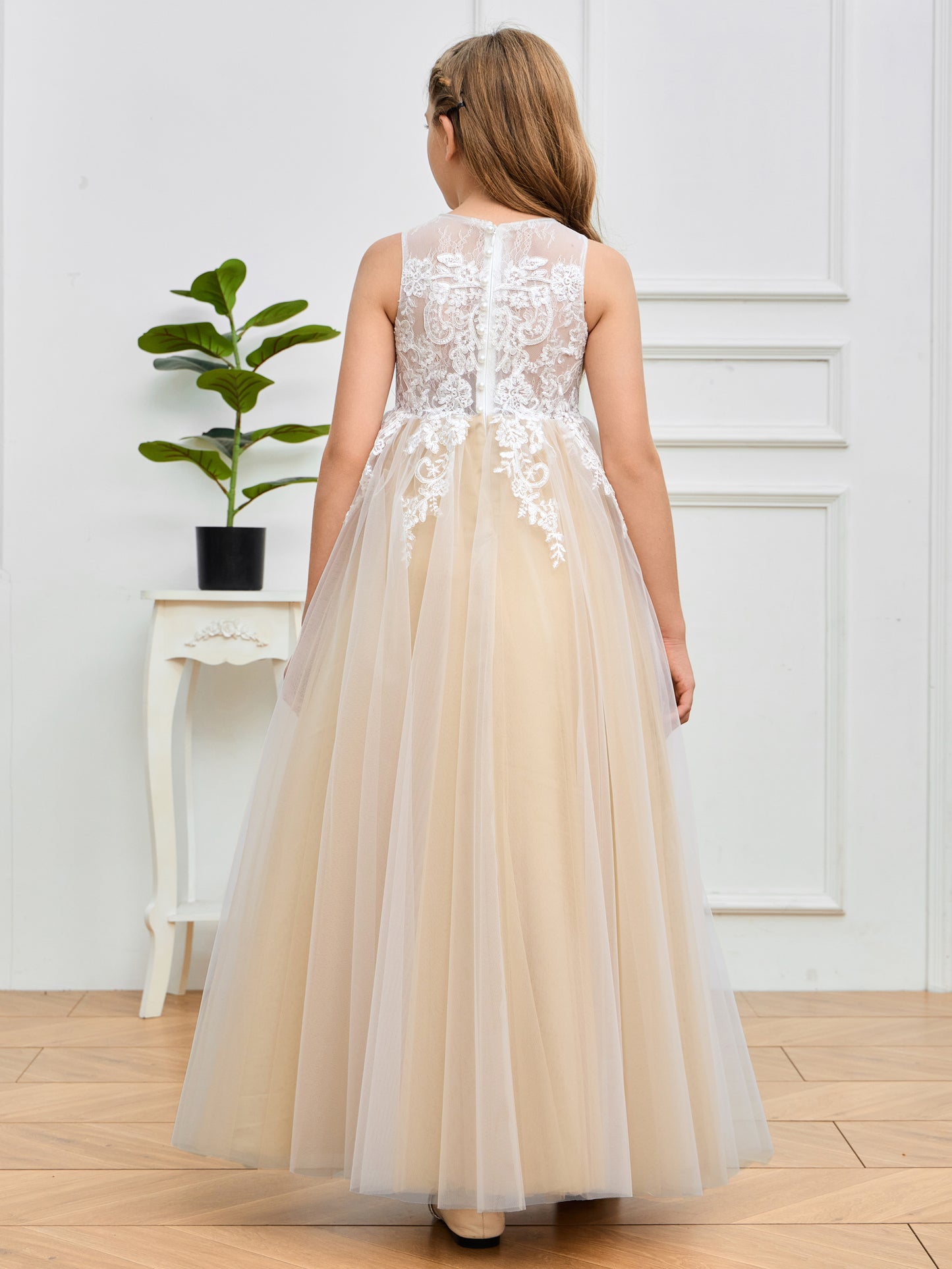 Cute Sleeveless Lace Appliques Tulle Flower Girl Dress