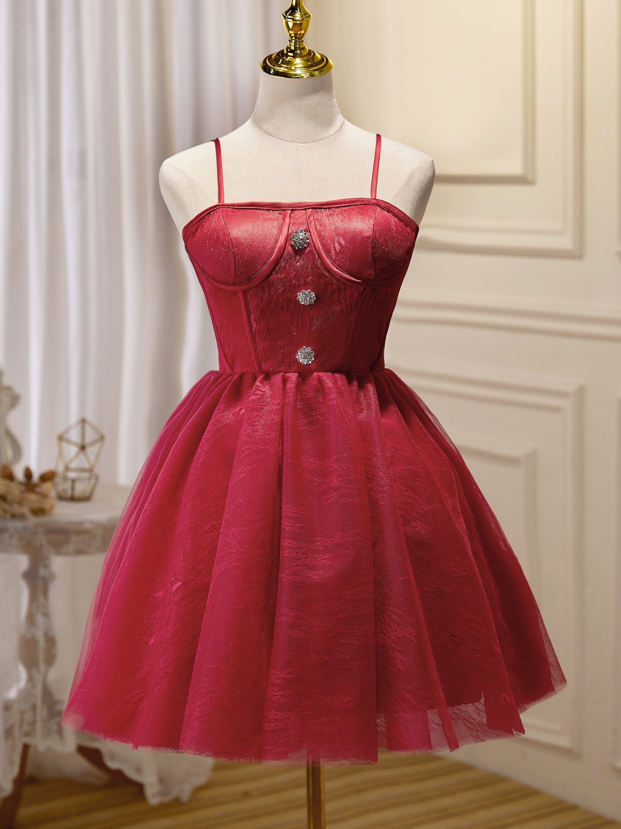Chic Burgundy Spaghetti Straps Lace Tulle Short Homecoming Dresses Chic Burgundy Spaghetti Straps Lace Tulle Short Homecoming Dresses