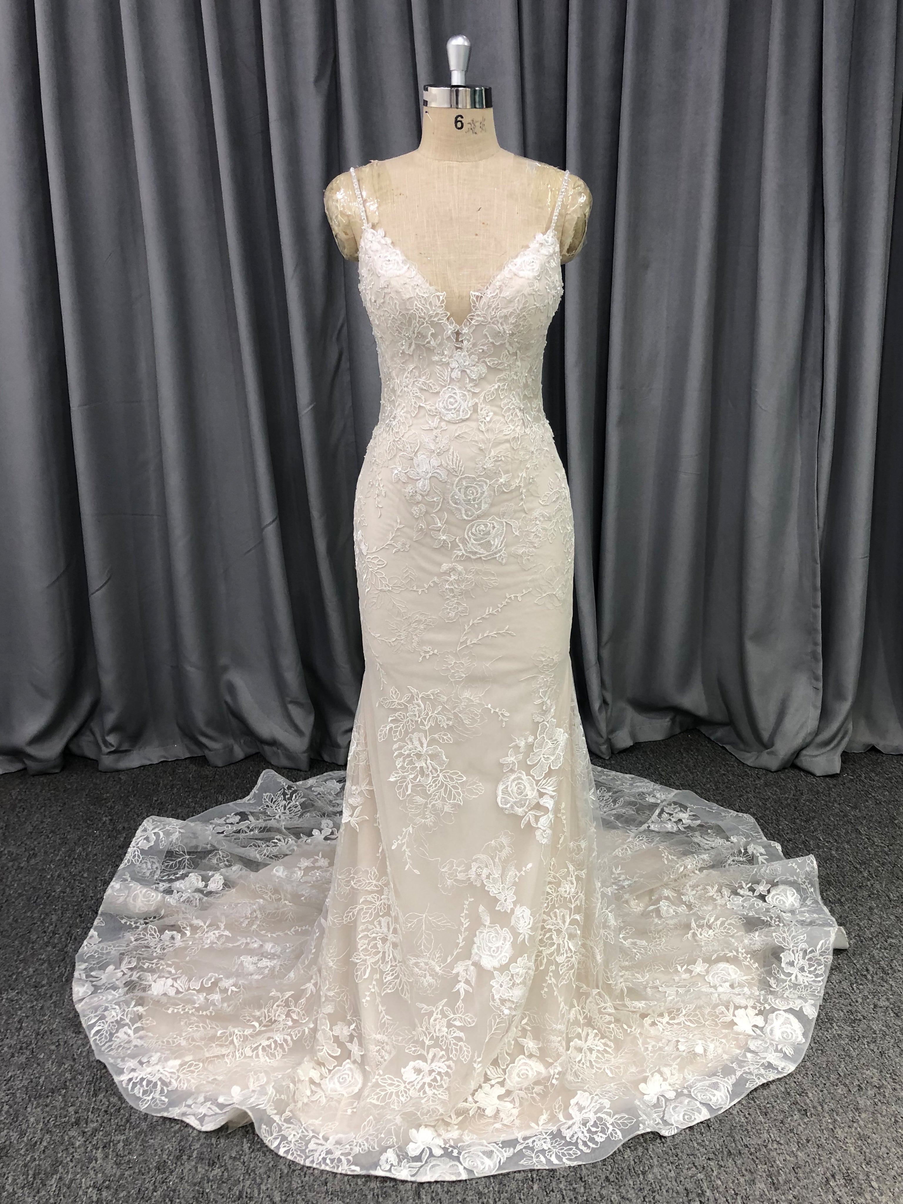Spaghetti Straps V-Neck Mermaid Lace Appliqued Wedding Dress Spaghetti Straps V-Neck Mermaid Lace Appliqued Wedding Dress