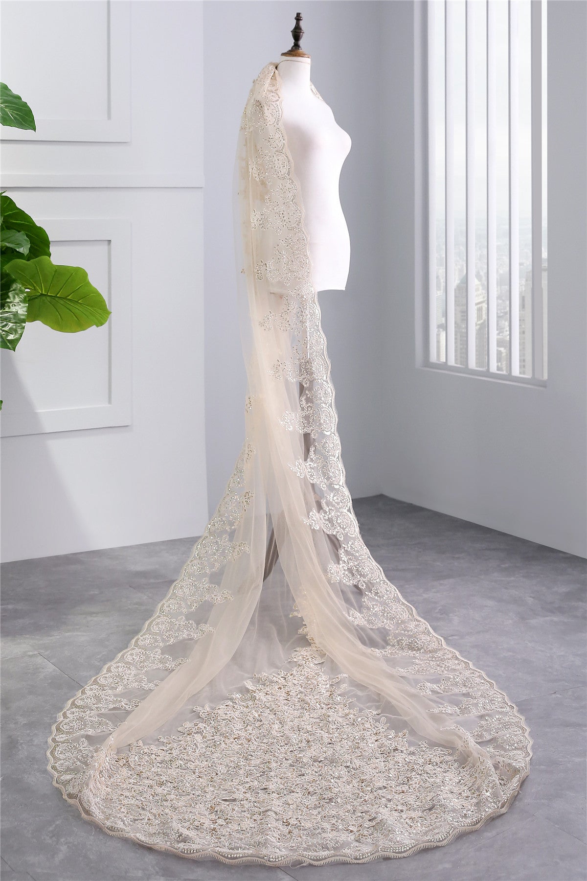 Wedding Veil One-Tier Lace Edge Tulle Cathedral Veils Sequin Appliques TS9009