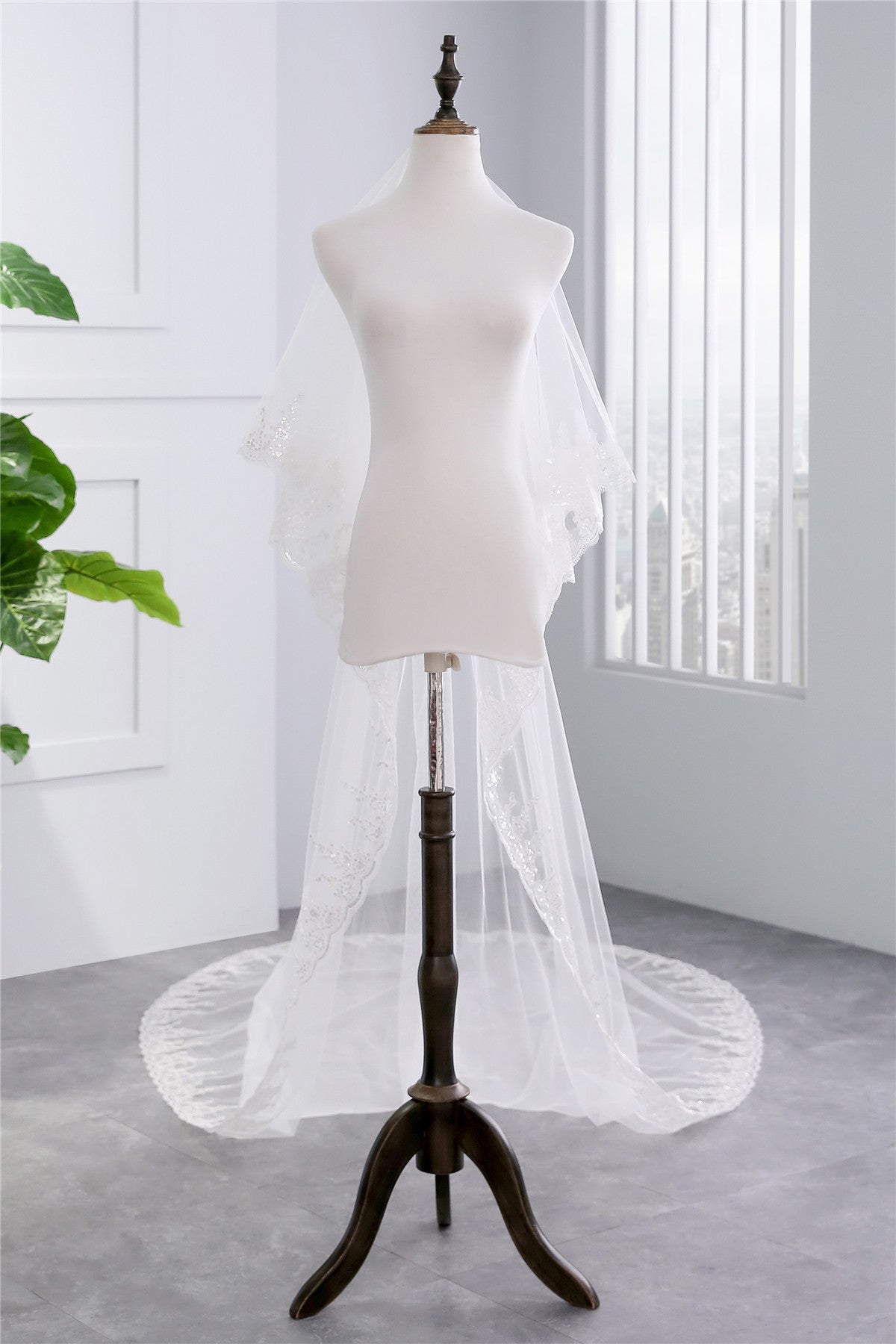 Wedding Veil Two-Tier Tulle Lace Edge Chapel Veils Appliques TS91038