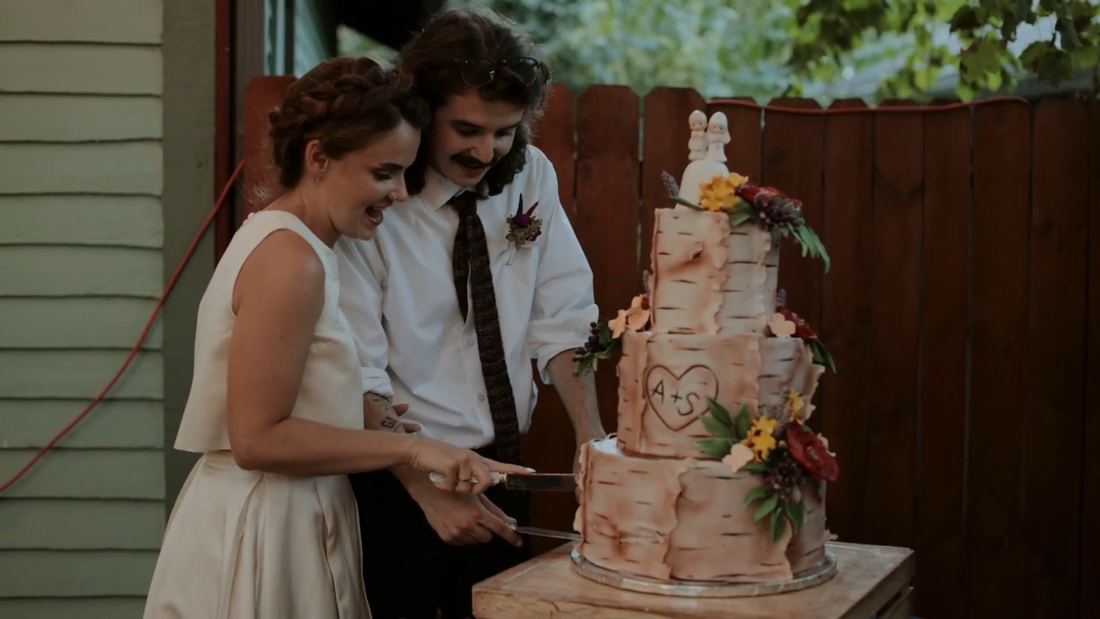 Backyard wedding at Indy Hostel | Alexa & Sam