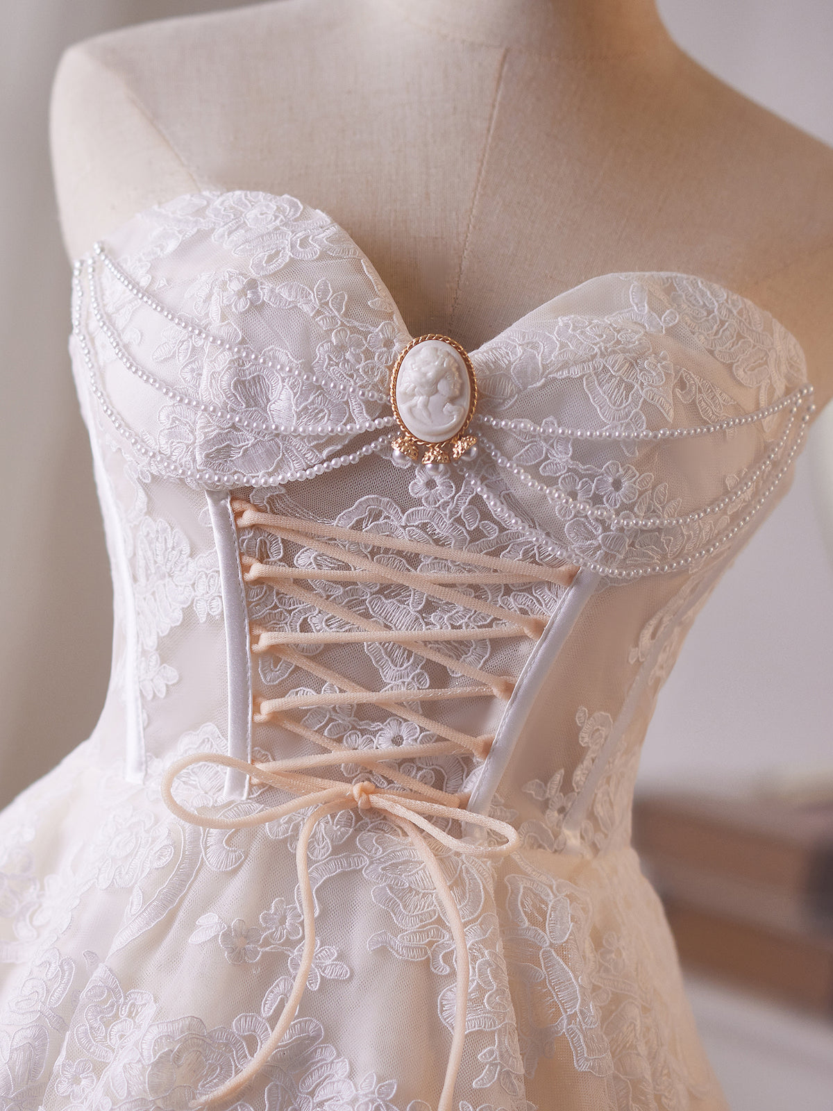 Cicinia Pearl Chain Vintage Cameo Ivory Wedding Dresses Short Lace A-line Sweetheart Mini Length Bridal Dress