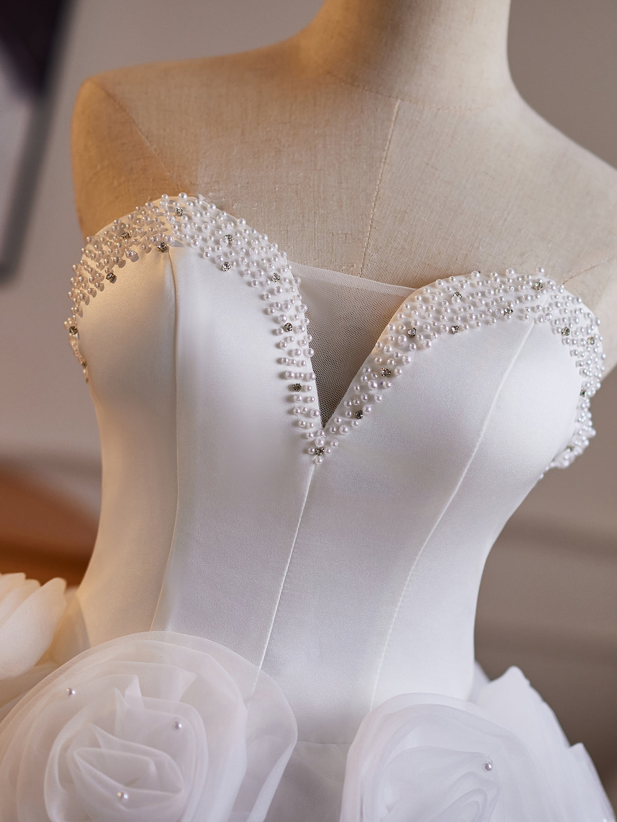 Cicinia Beaded Sweetheart White Wedding Dresses Short A-line Bridal Dress With 3D Large Rose