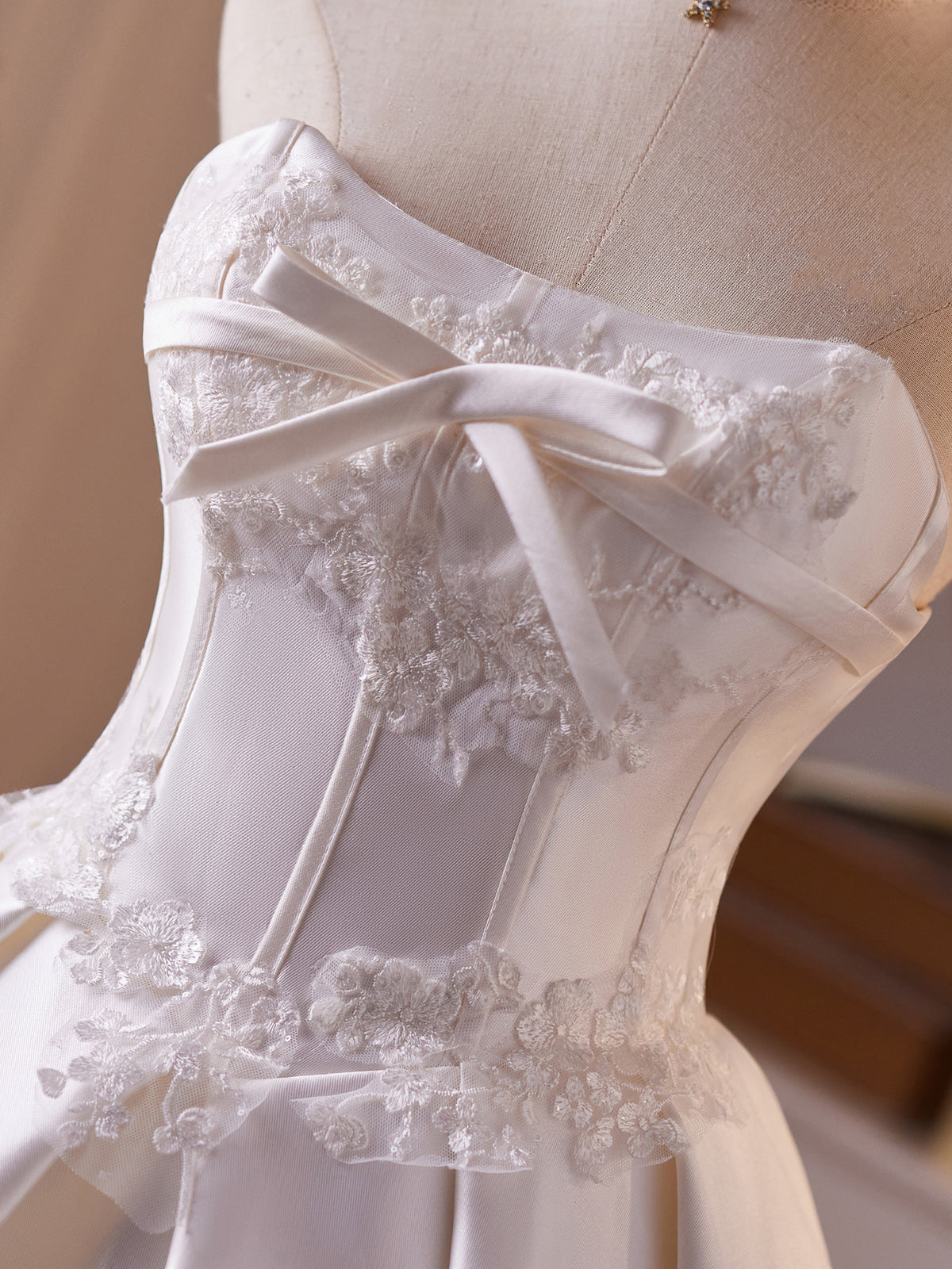 Cicinia Simple Appliques Lace Satin A-line White Wedding Dresses Short Mini Length Pleated Dress