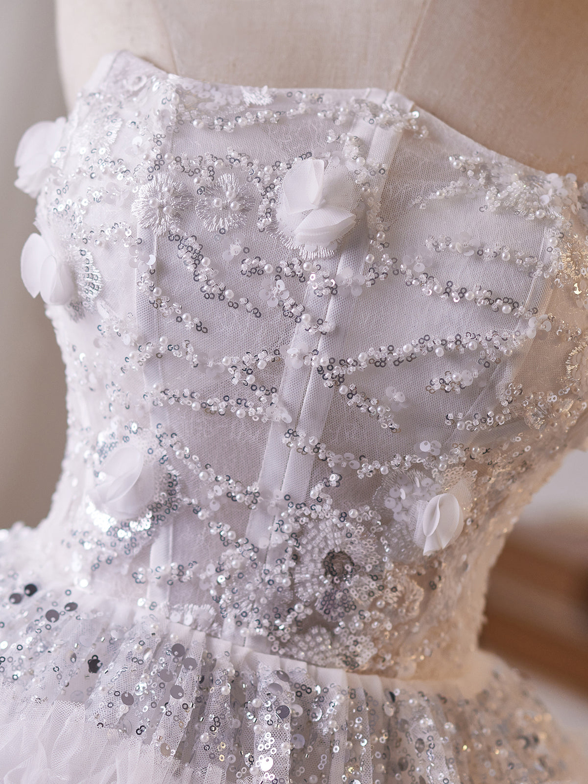 Cicinia White Wedding Dresses Short Strapless 3D Floral Beaded Sequin Tiered Ruffle Tulle Mini Bridal Dress