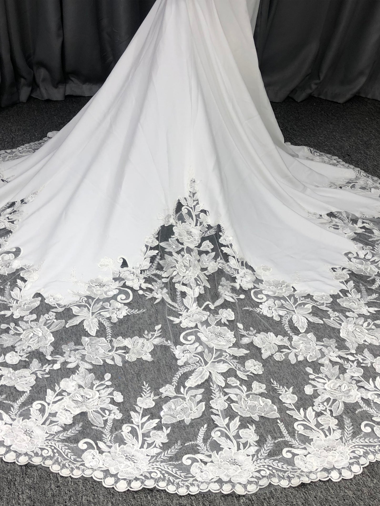 Lace Straps Mermaid V-neck  Wedding Dress With Train C0003