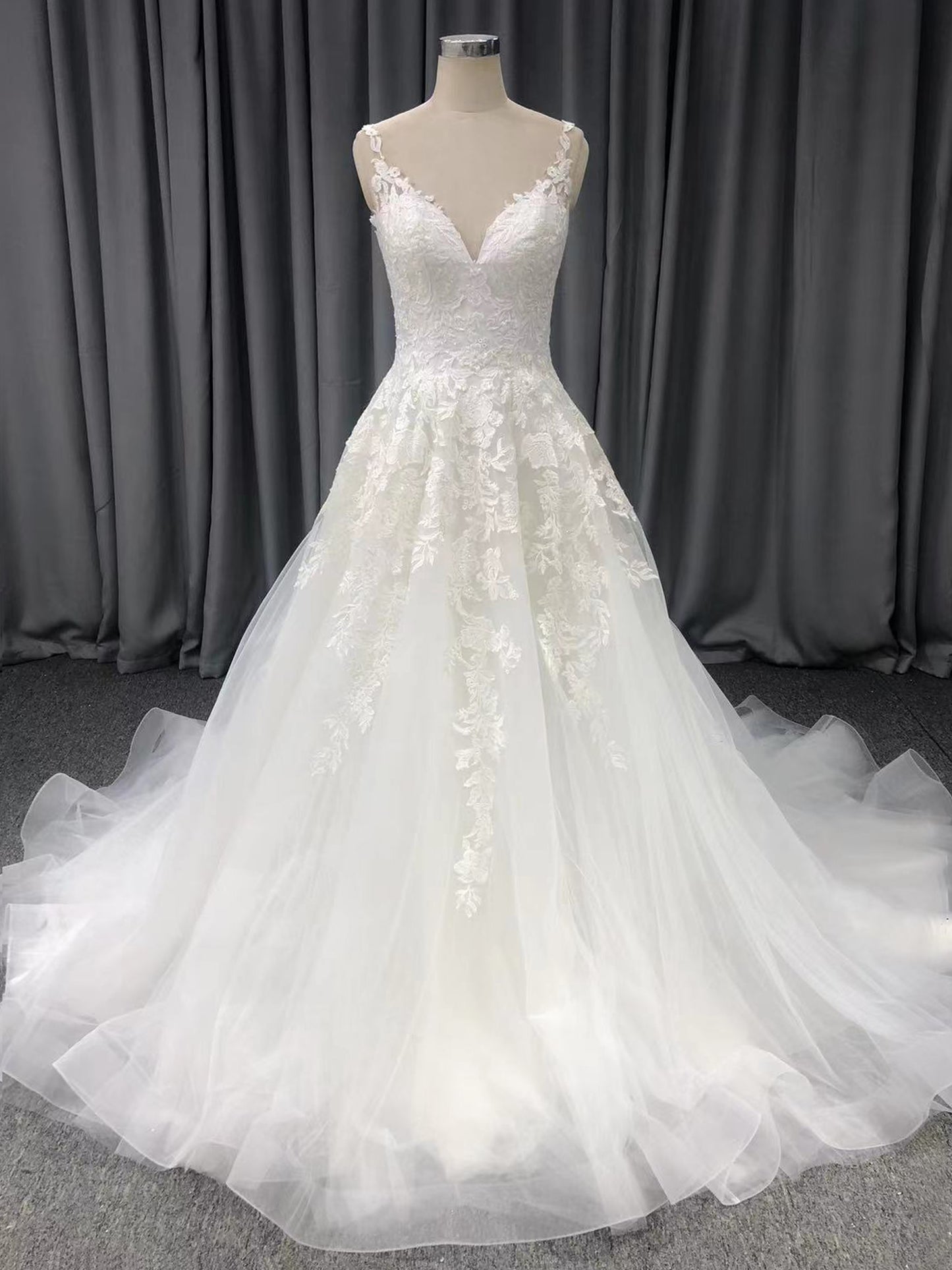 A-line Lace Appliques  Straps Wedding Dress With Train C0007