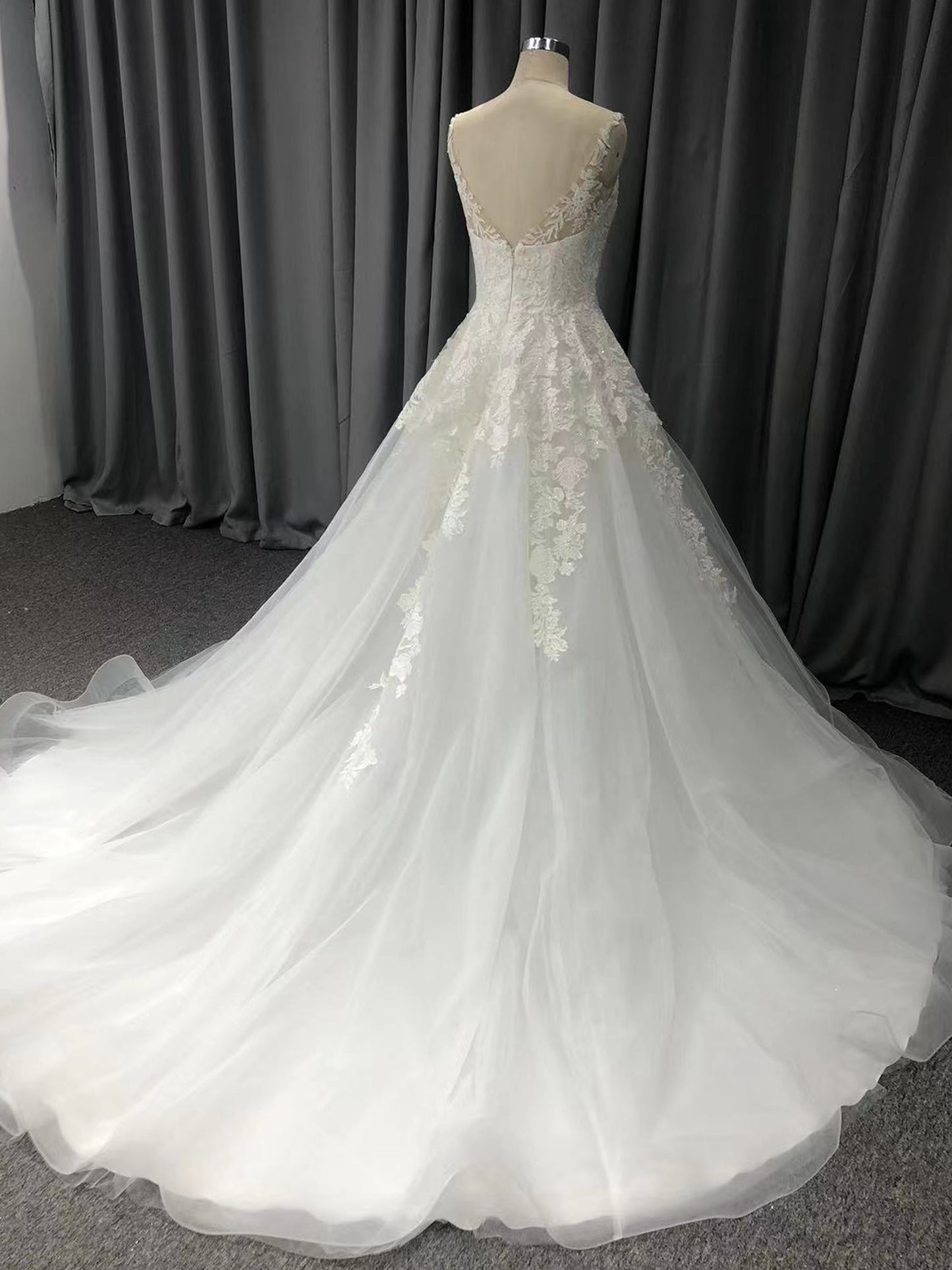 A-line Lace Appliques  Straps Wedding Dress With Train C0007