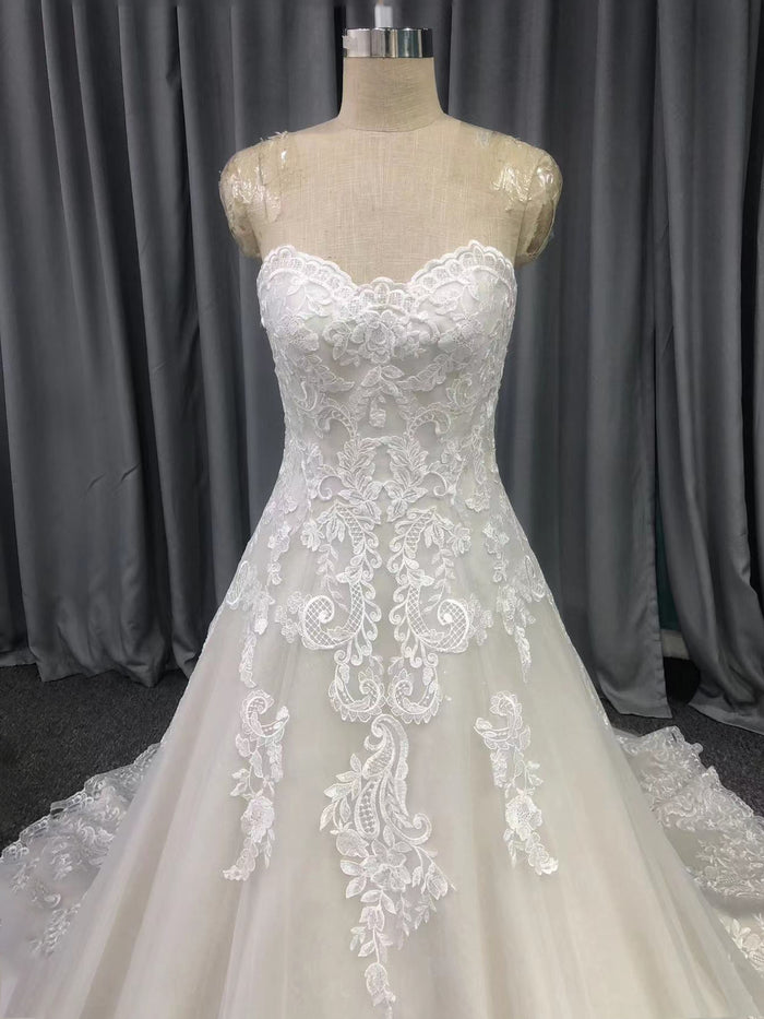 Sweetheart Neck  Strapless  Lace Appliques A-line  Wedding Dress With Train C0009