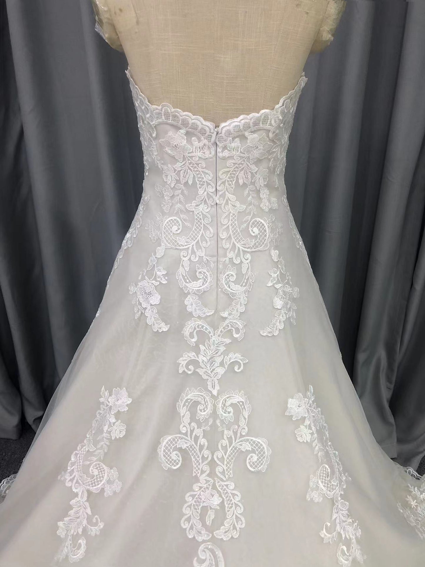 Sweetheart Neck  Strapless  Lace Appliques A-line  Wedding Dress With Train C0009