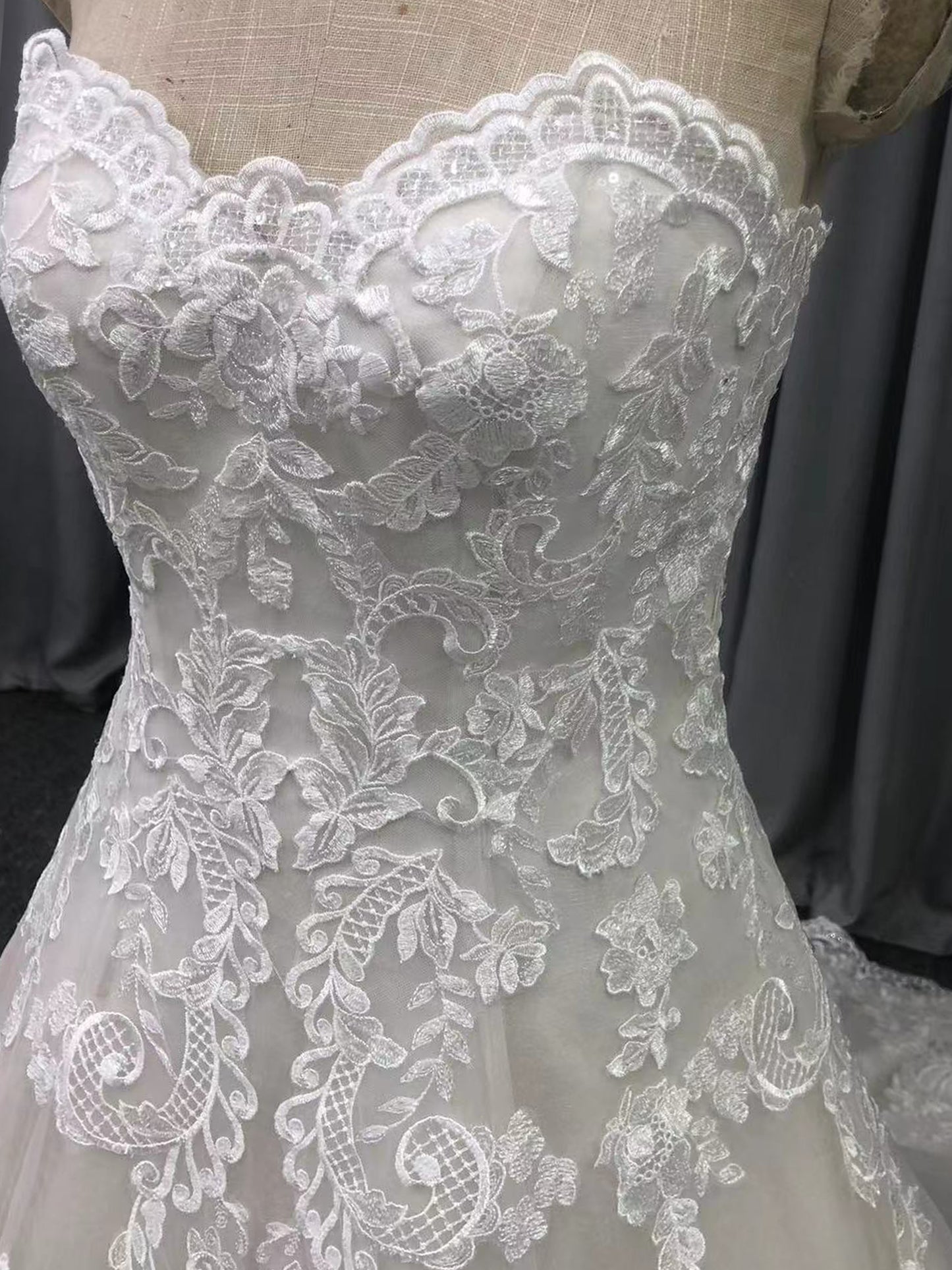 Sweetheart Neck  Strapless  Lace Appliques A-line  Wedding Dress With Train C0009