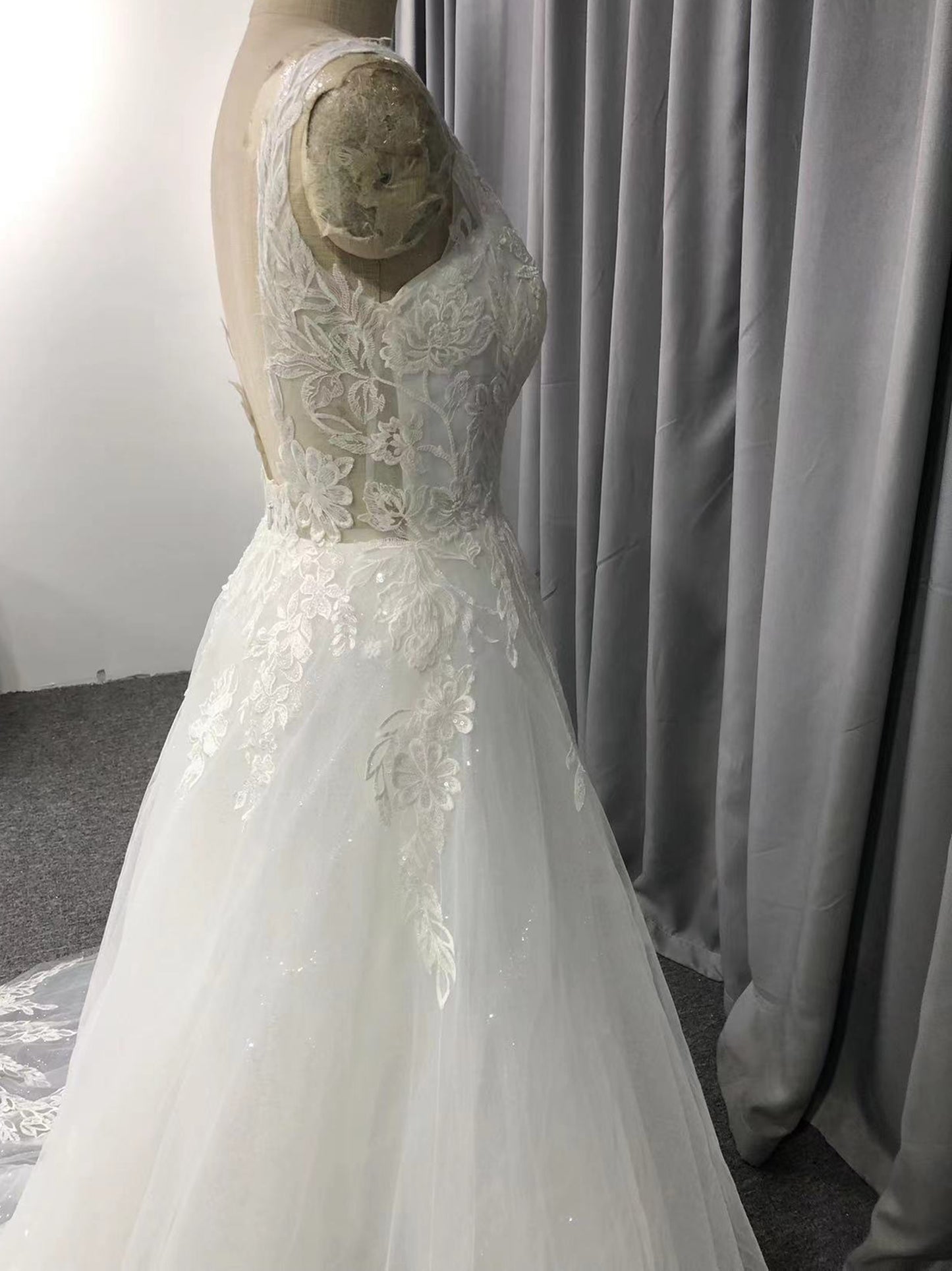 Straps Tulle With Lace Appliques A-line Wedding Dress With Train C0015