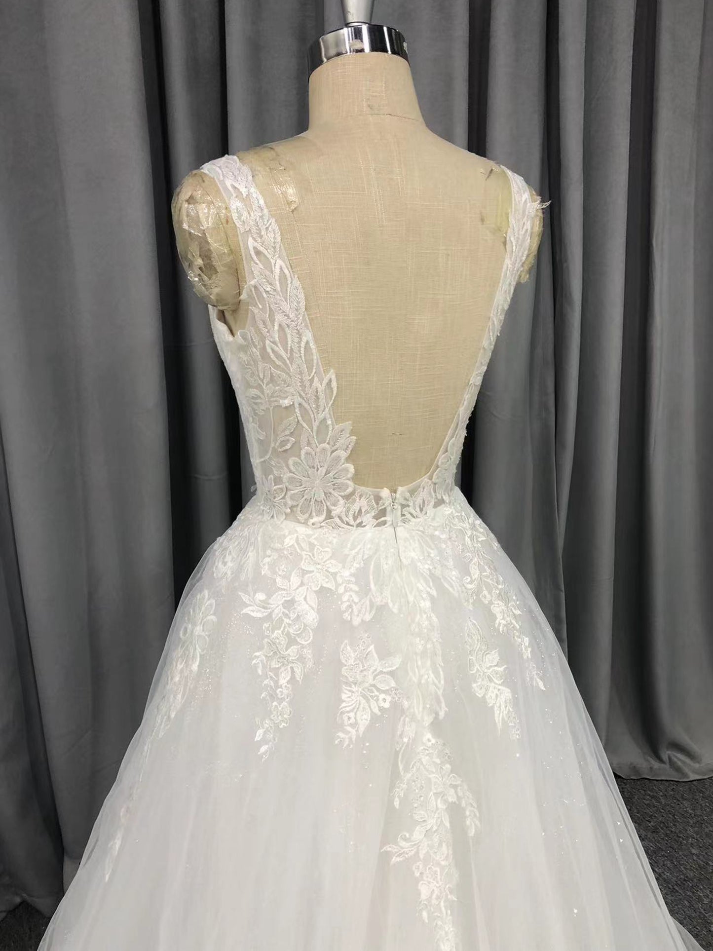 Straps Tulle With Lace Appliques A-line Wedding Dress With Train C0015