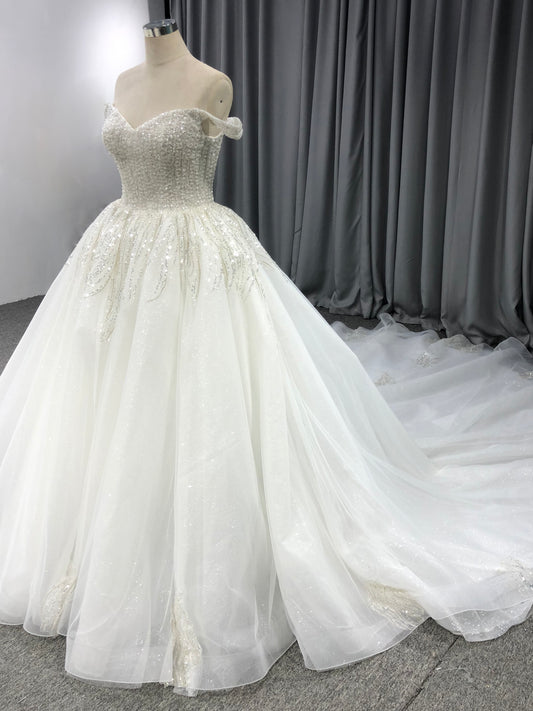 Sweetheart Neck Off The Should  Tulle With Lace Appliques A-line Wedding Dress With Train C0016