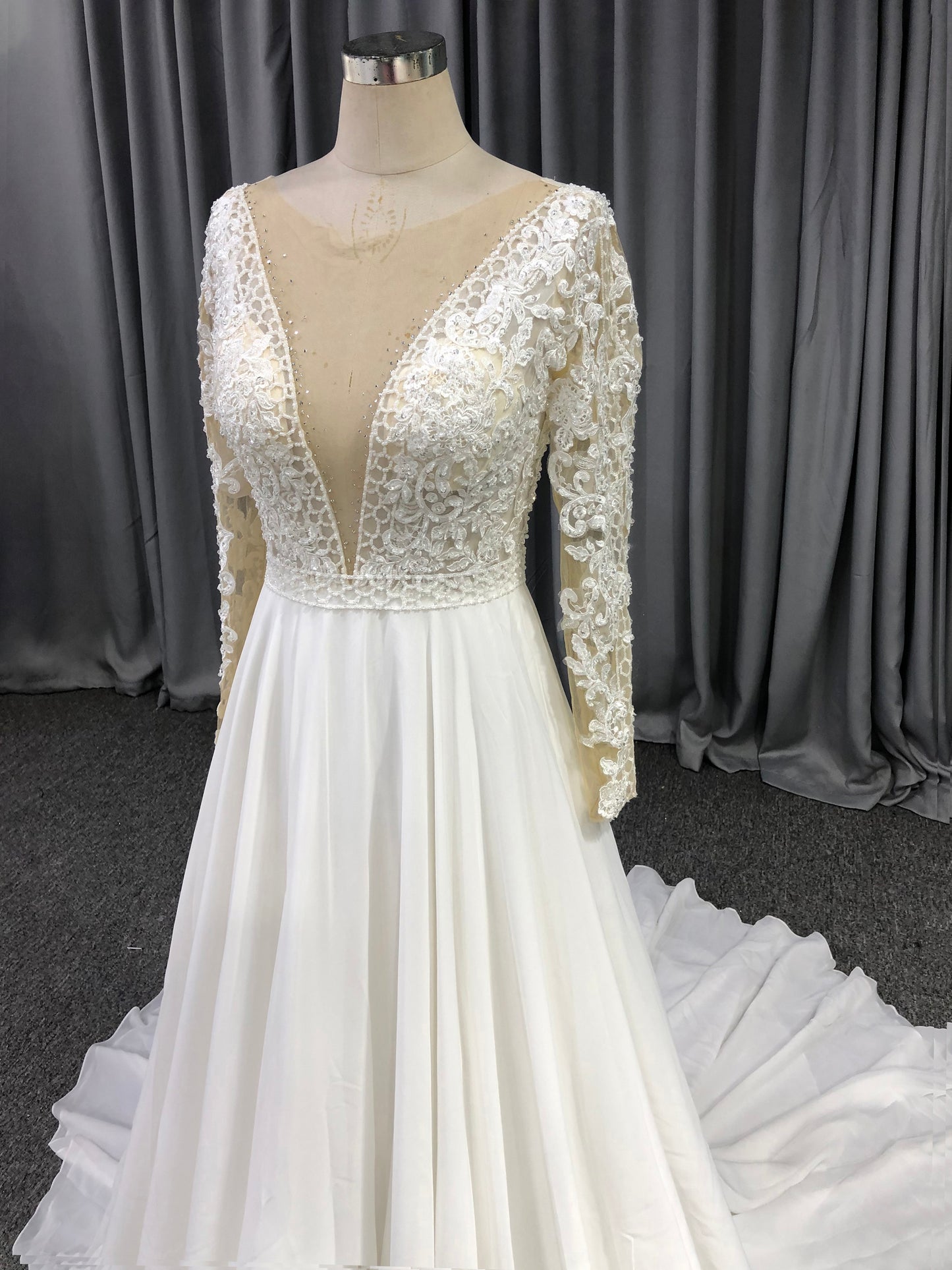 Long Sleeves  Chiffon With Lace  A-line Wedding Dress With Train C0017