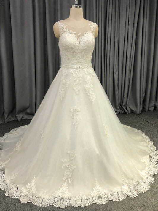 Round Neck Tulle With  Lace  Appliques A-line Wedding Dress With Train C0018