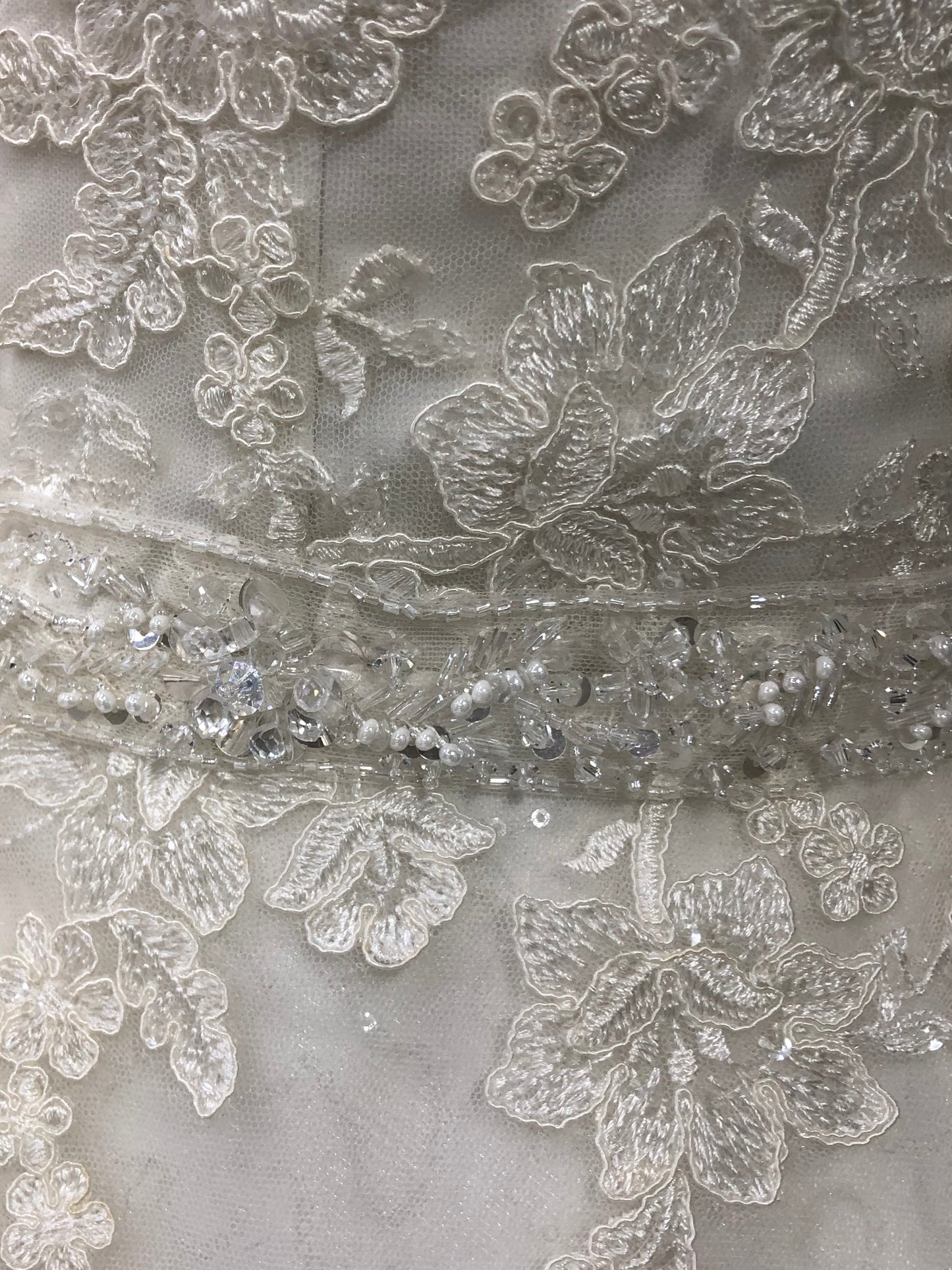 Round Neck Tulle With  Lace  Appliques A-line Wedding Dress With Train C0018