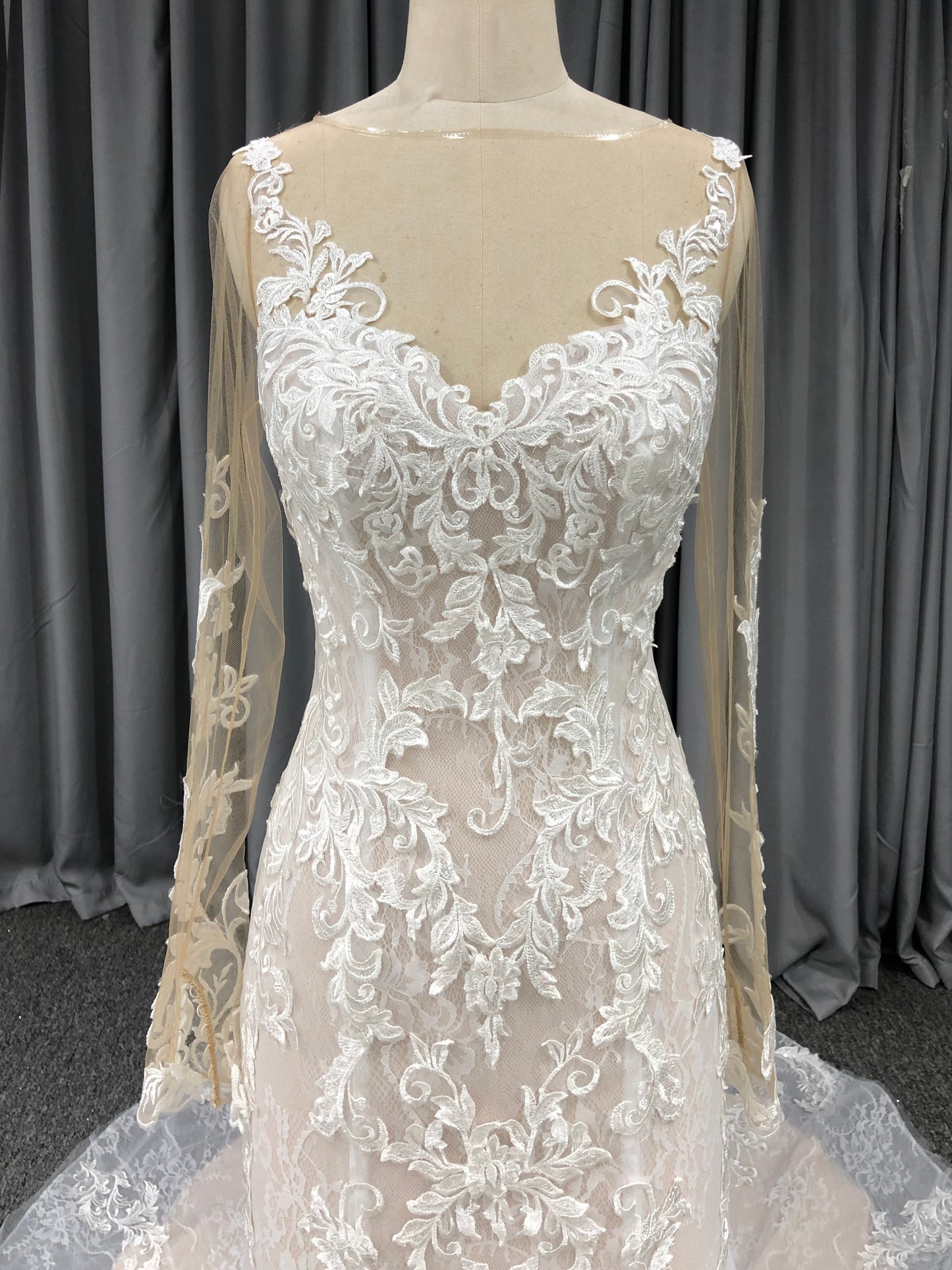 Long sleeves  Lace  Mermaid  Wedding Dress With Train C0019