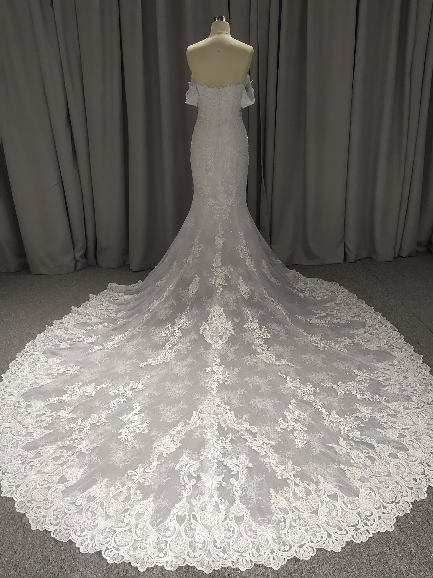 Sweetheart Neck Off The Should  Mermaid Wedding Dress With  Long Train C0024