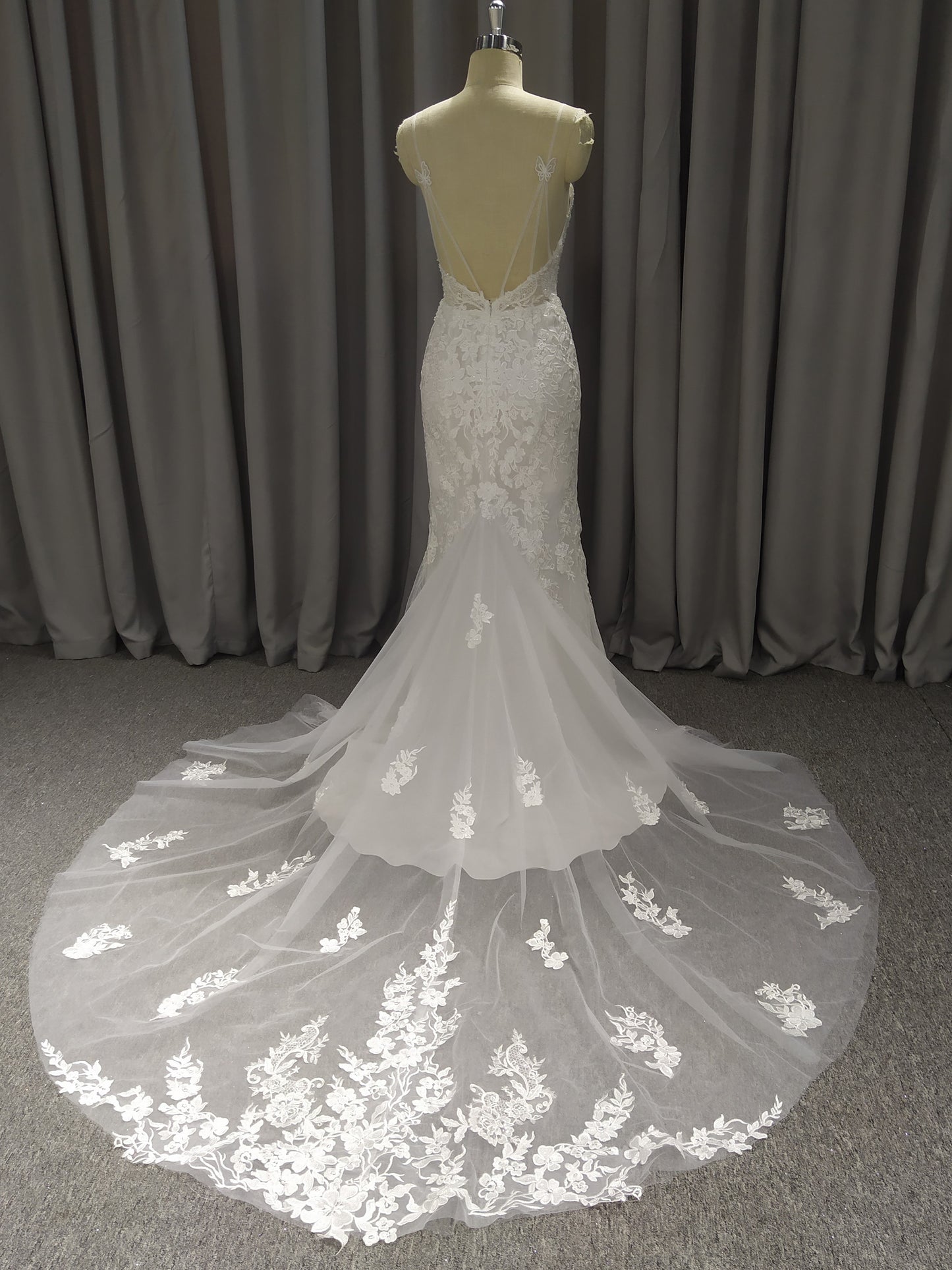 Spaghetti Straps Tulle With Lace Mermaid Wedding Dress With  Train C0025