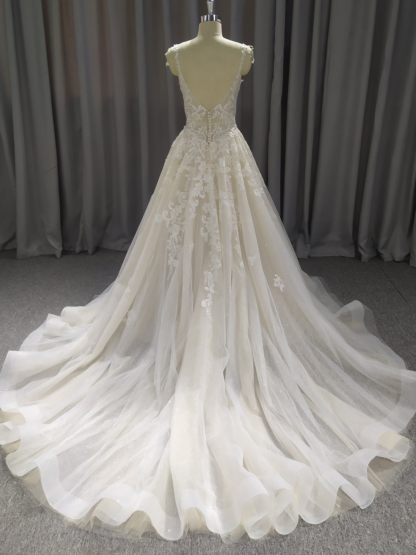Spaghetti Straps Tulle With Lace A-line  Wedding Dress With  Train C0028