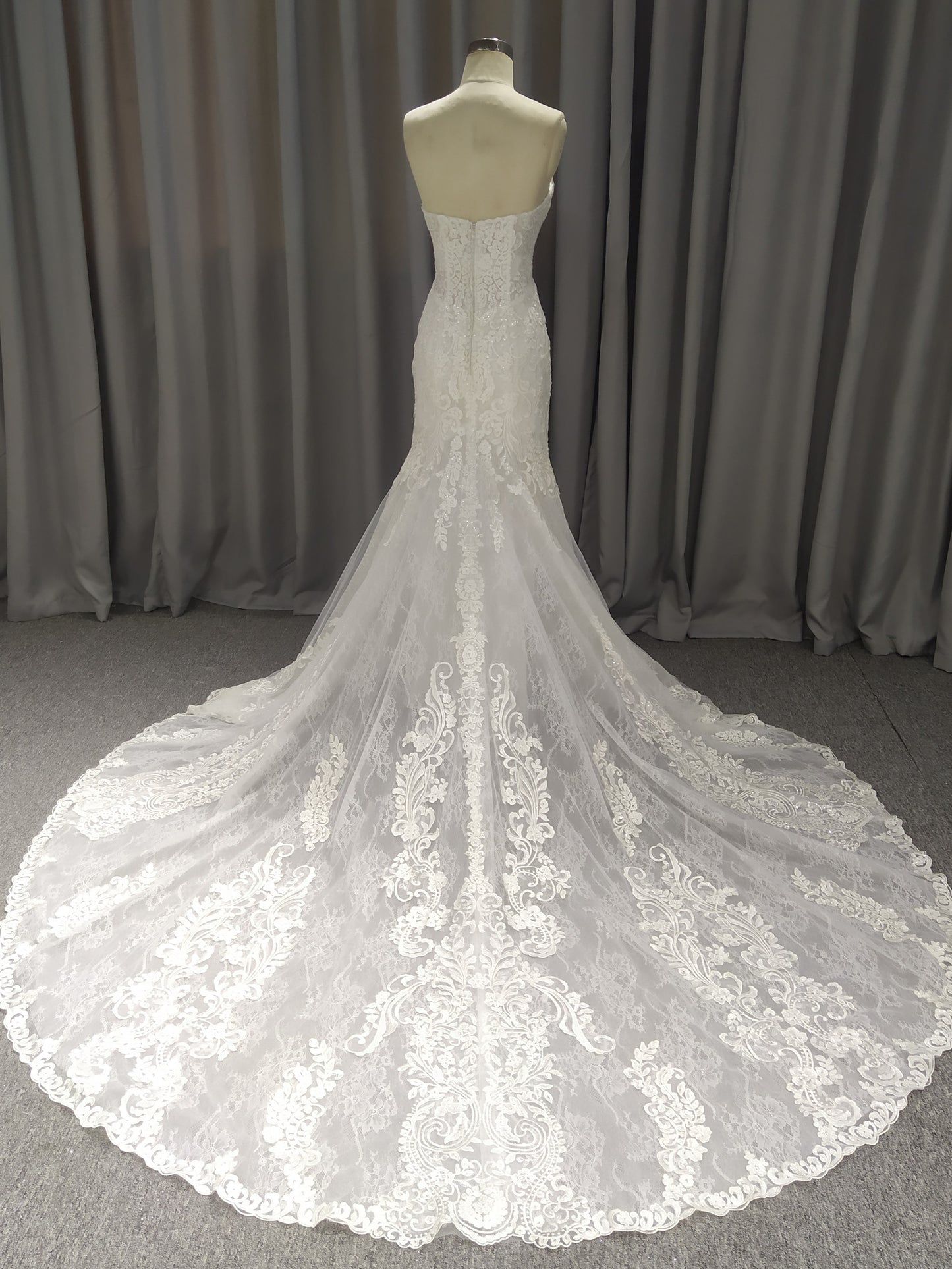 Sweetheart Neck  Lace Mermaid  Wedding Dress With  Train C0030