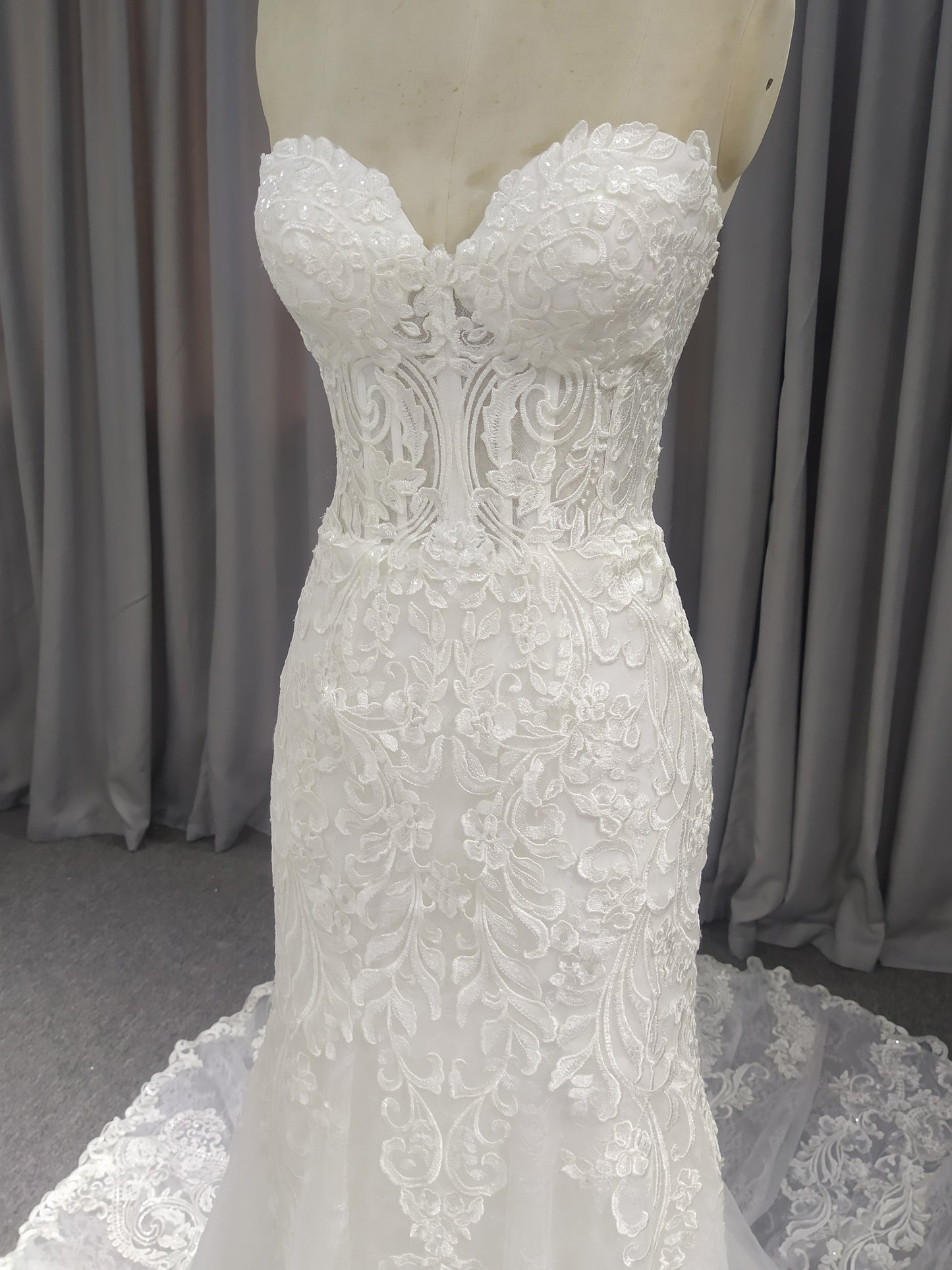 Sweetheart Neck  Lace Mermaid  Wedding Dress With  Train C0030