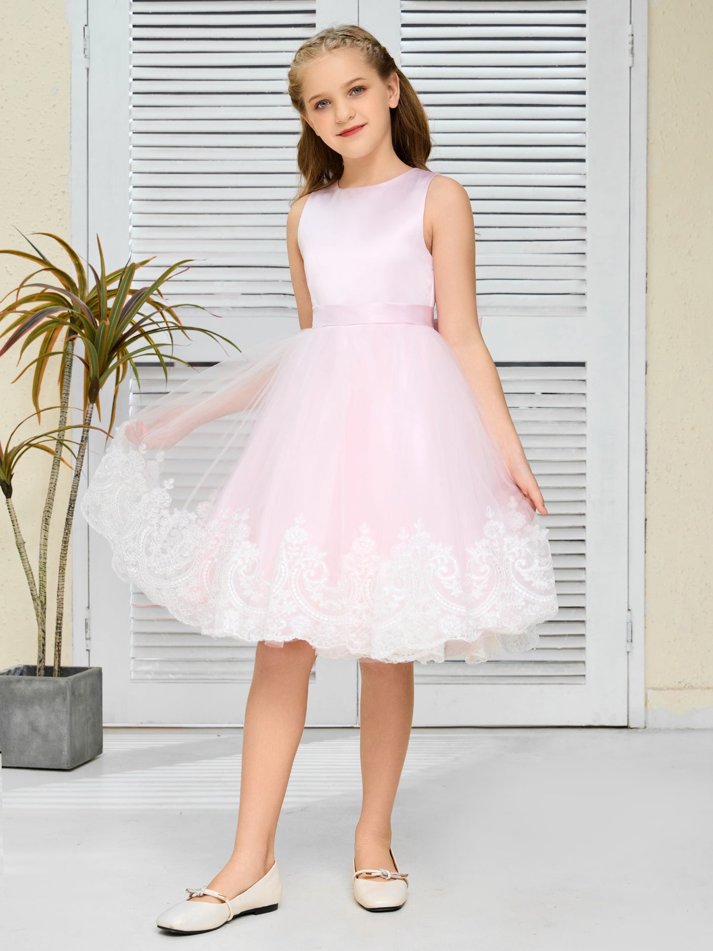 Sleeveless Lace Appliques Tulle Flower Girl Dress with Bow-Knot