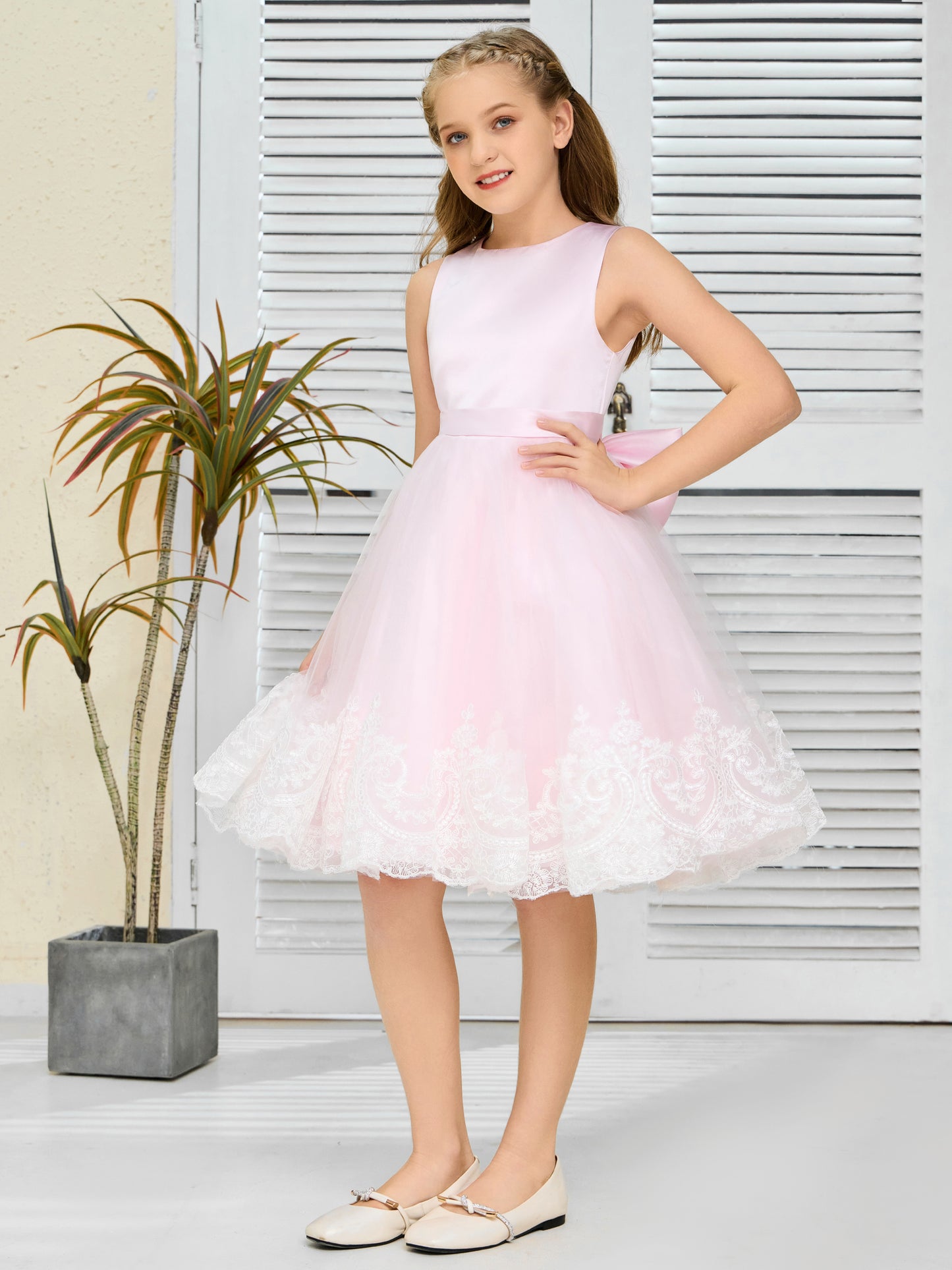 Sleeveless Lace Appliques Tulle Flower Girl Dress with Bow-Knot