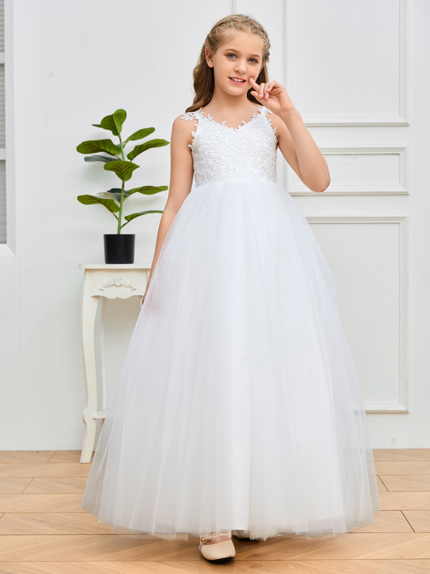 Chic Lace Appliques Sleeveless Tulle Flower Girl Dress with Bow-Knot